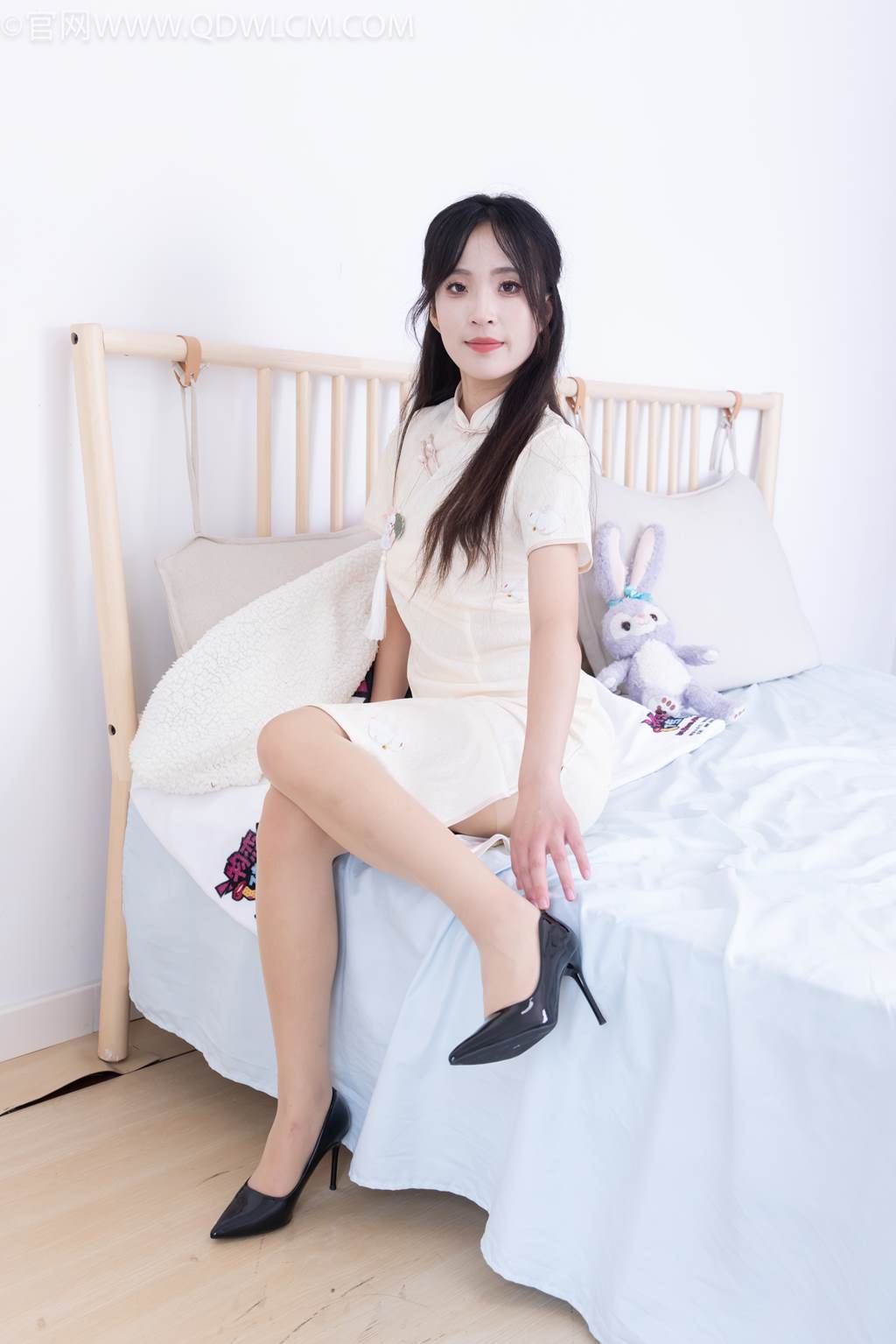 勿恋传媒 NO.2448 辣辣-旗袍、高跟鞋、薄肉丝[155P/1V/3.69GB]插图1