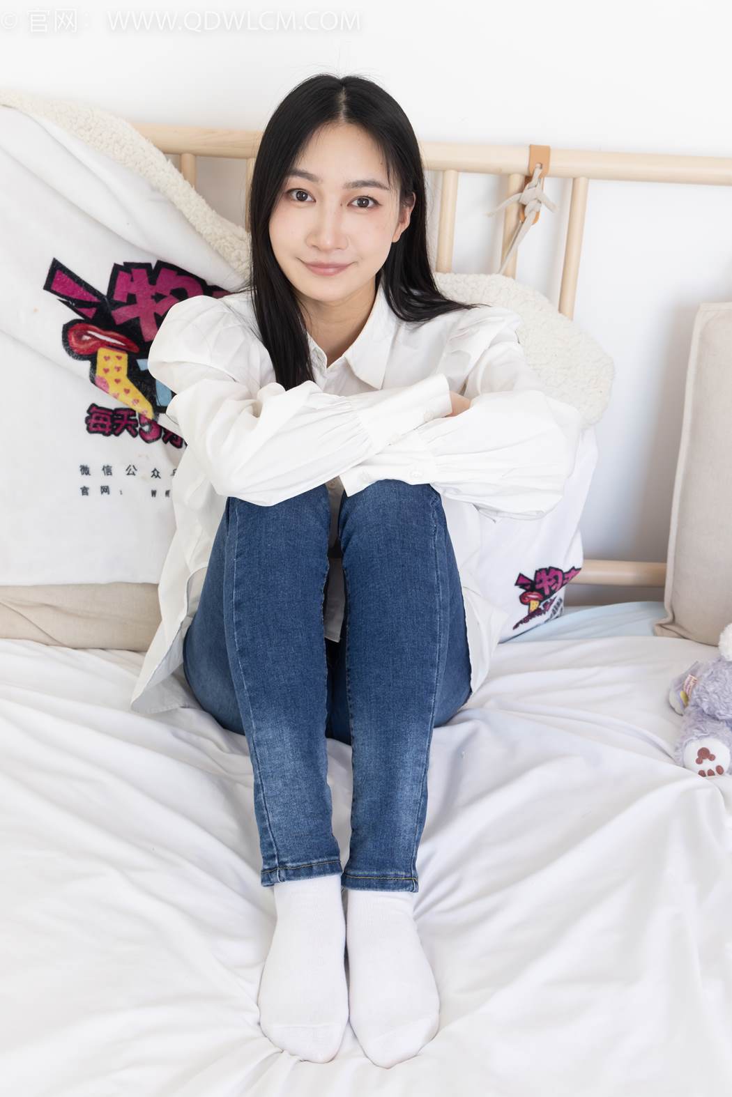 勿恋传媒 NO.2418 小影-帆布鞋、白棉袜、短白丝、裸足[170P/1V/5.35GB]插图1