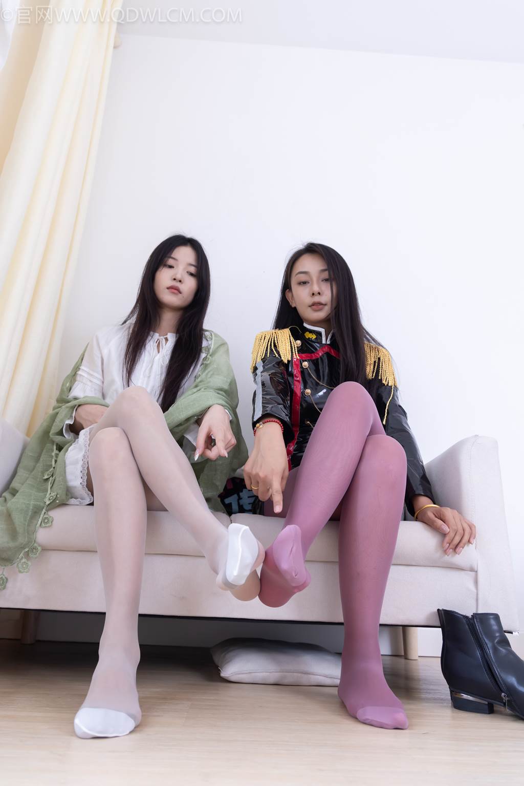 勿恋传媒 NO.2442 茯苓&岚岚-高跟鞋、短靴、薄粉丝、薄白丝套薄灰丝[214P/1V/6.05GB]插图1