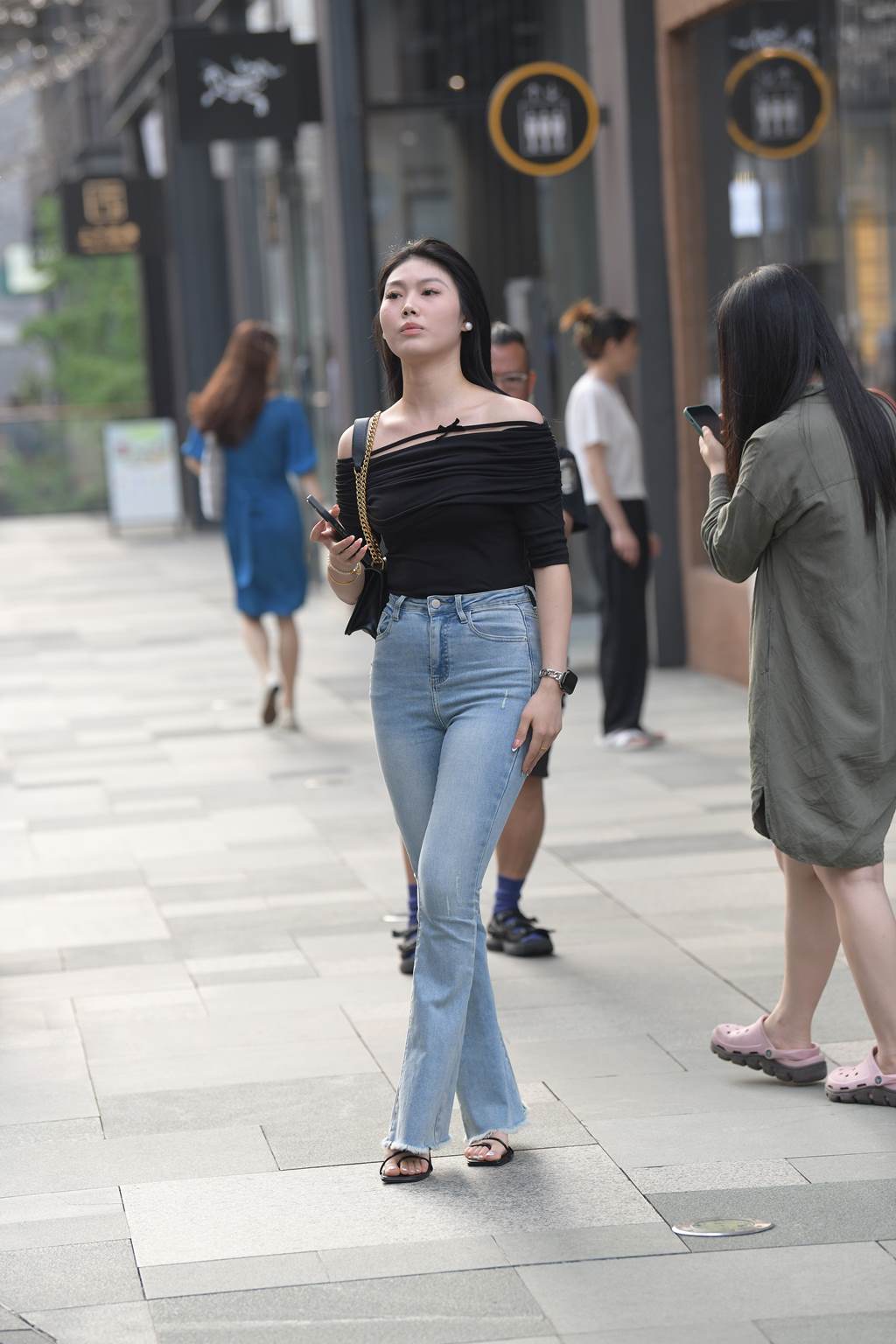 精选街拍作品 NO.6029 浅色喇叭牛仔裤[148P/397MB]插图1