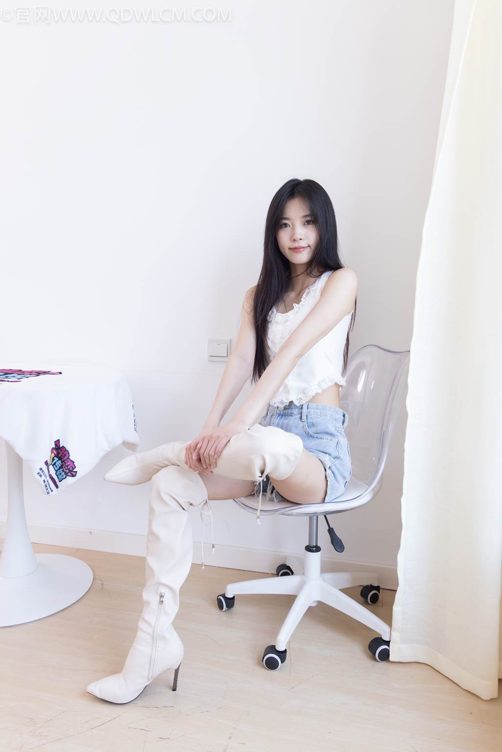 勿恋传媒 NO.2447 茯苓-高跟长靴、白棉袜、裸足[171P/1V/3.94GB]插图