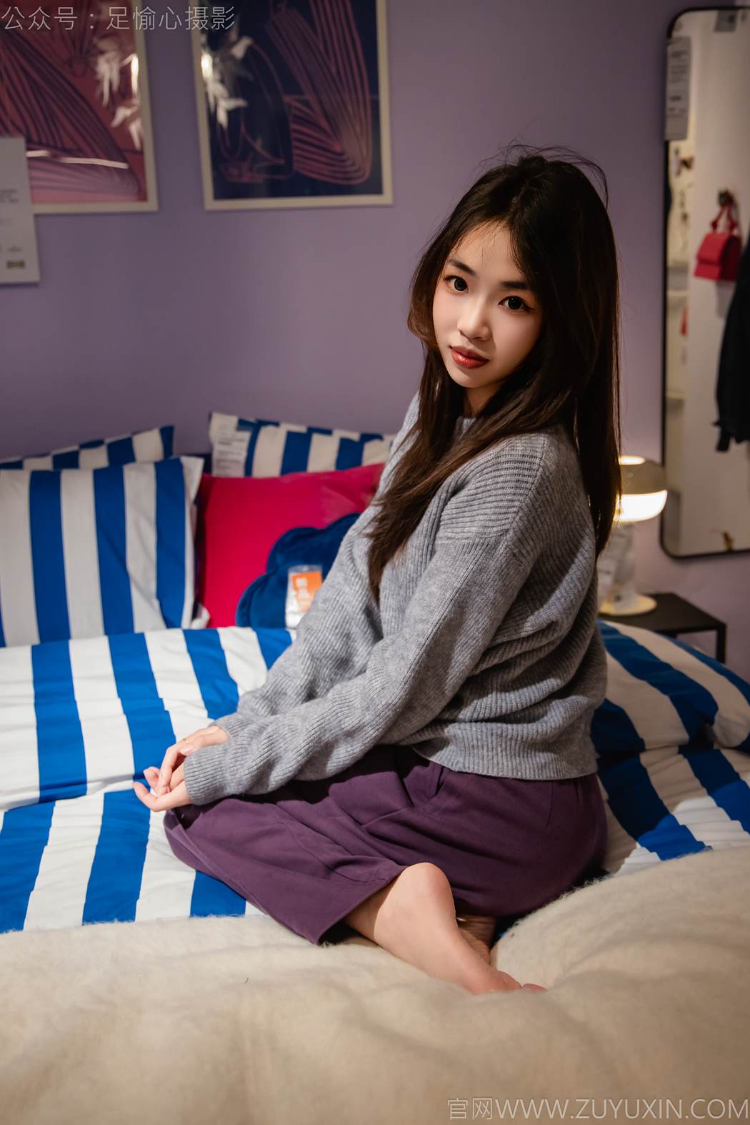 足愉心 NO.016 软软（搭配：灰色线套、紫色长裤、帆布鞋、卡通棉袜、裸足）[110P/2V/10.0GB]插图2