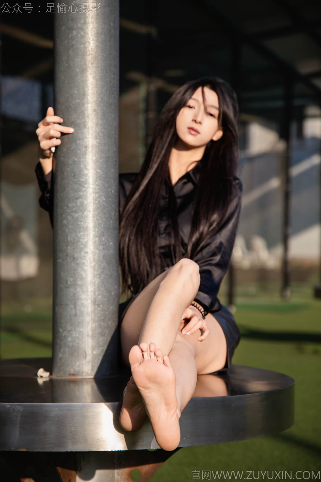 足愉心 NO.020 云悦（搭配：黑色衬衫、皮裙、高跟鞋、裸足）[120P/2V/11.2GB]插图