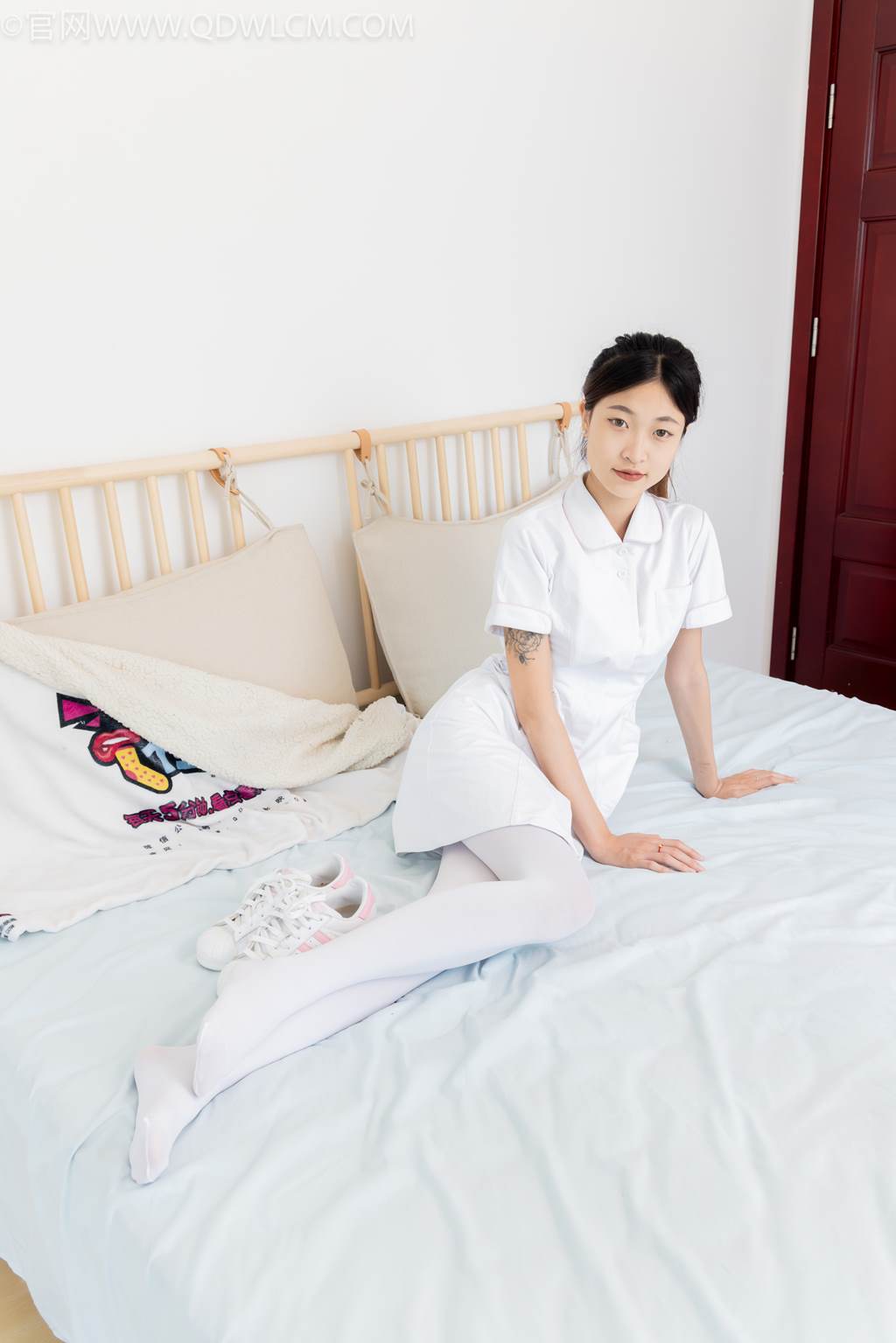 勿恋传媒 NO.2450 小夏-板鞋、厚白丝[165P/1V/3.84GB]插图1