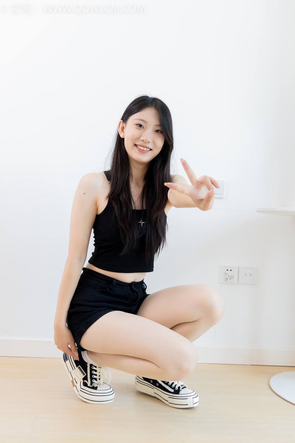 勿恋传媒 NO.2433 奶糖-帆布鞋、白棉袜、肉丝[150P/1V/3.50GB]插图