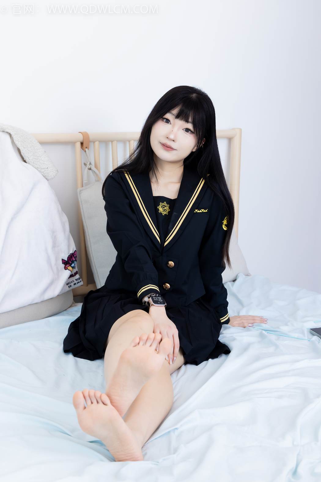 勿恋传媒 NO.2423 嘟嘟-JK至服、板鞋、白色蕾SI船袜、裸足[150P/1V/3.66GB]插图
