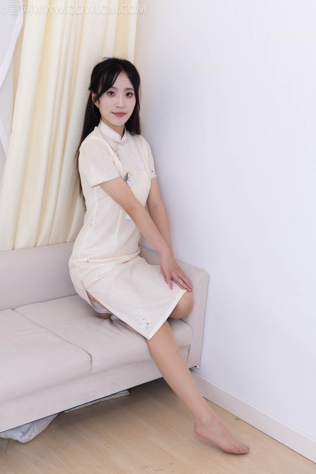 勿恋传媒 NO.2448 辣辣-旗袍、高跟鞋、薄肉丝[155P/1V/3.69GB]插图3