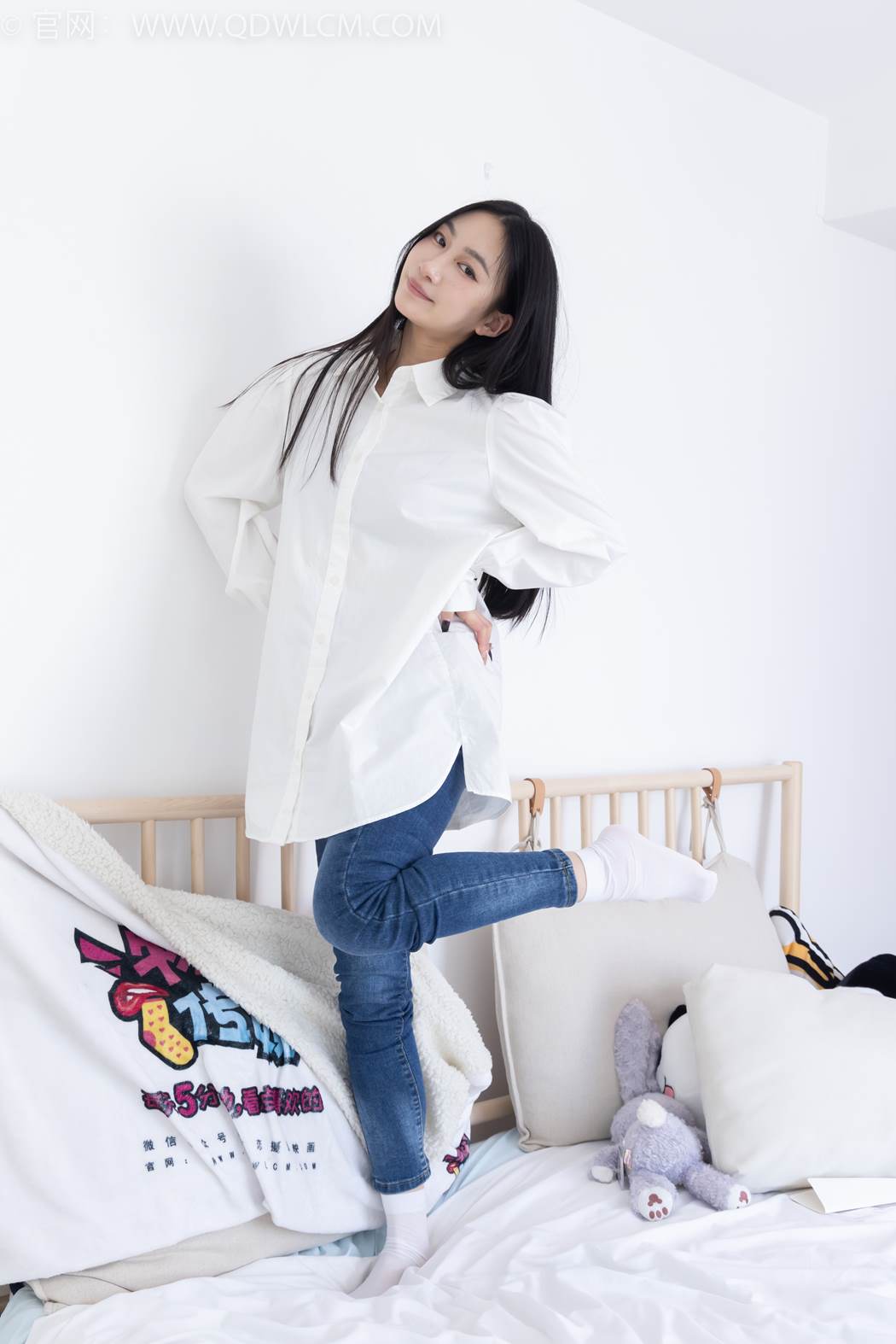 勿恋传媒 NO.2418 小影-帆布鞋、白棉袜、短白丝、裸足[170P/1V/5.35GB]插图3