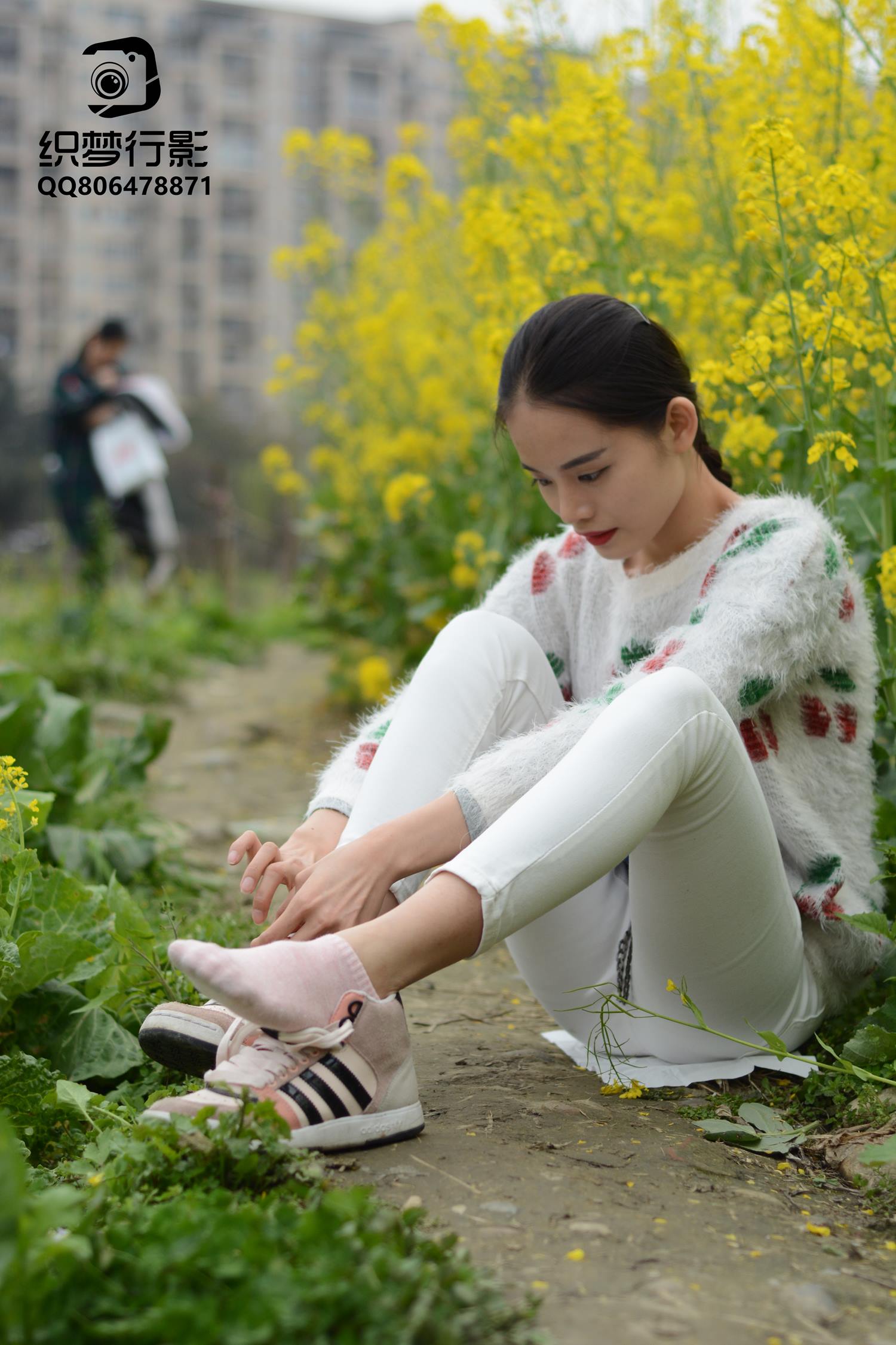 [织梦映像]NO.098 油菜花田里的棉袜 [199P/1.13G]插图2