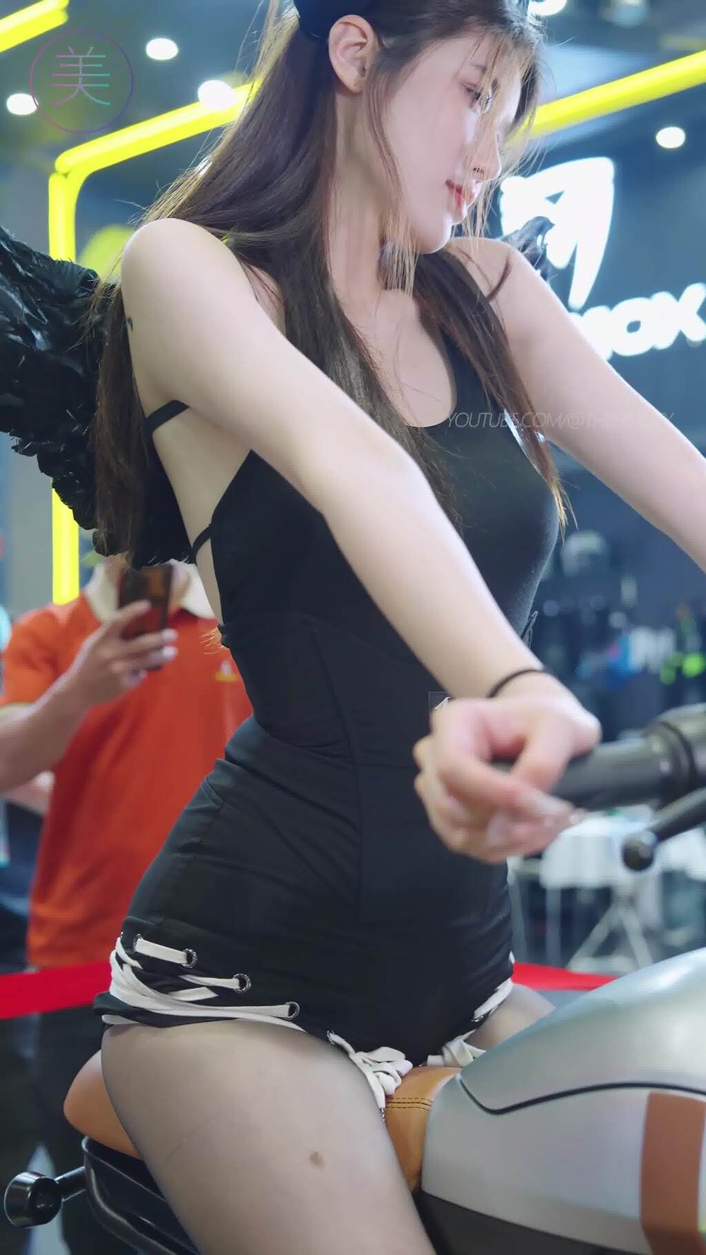 NO.1480 2024 华南电动车展 车模随拍 #小乌苏 黑丝情趣 04[1V/336MB]插图