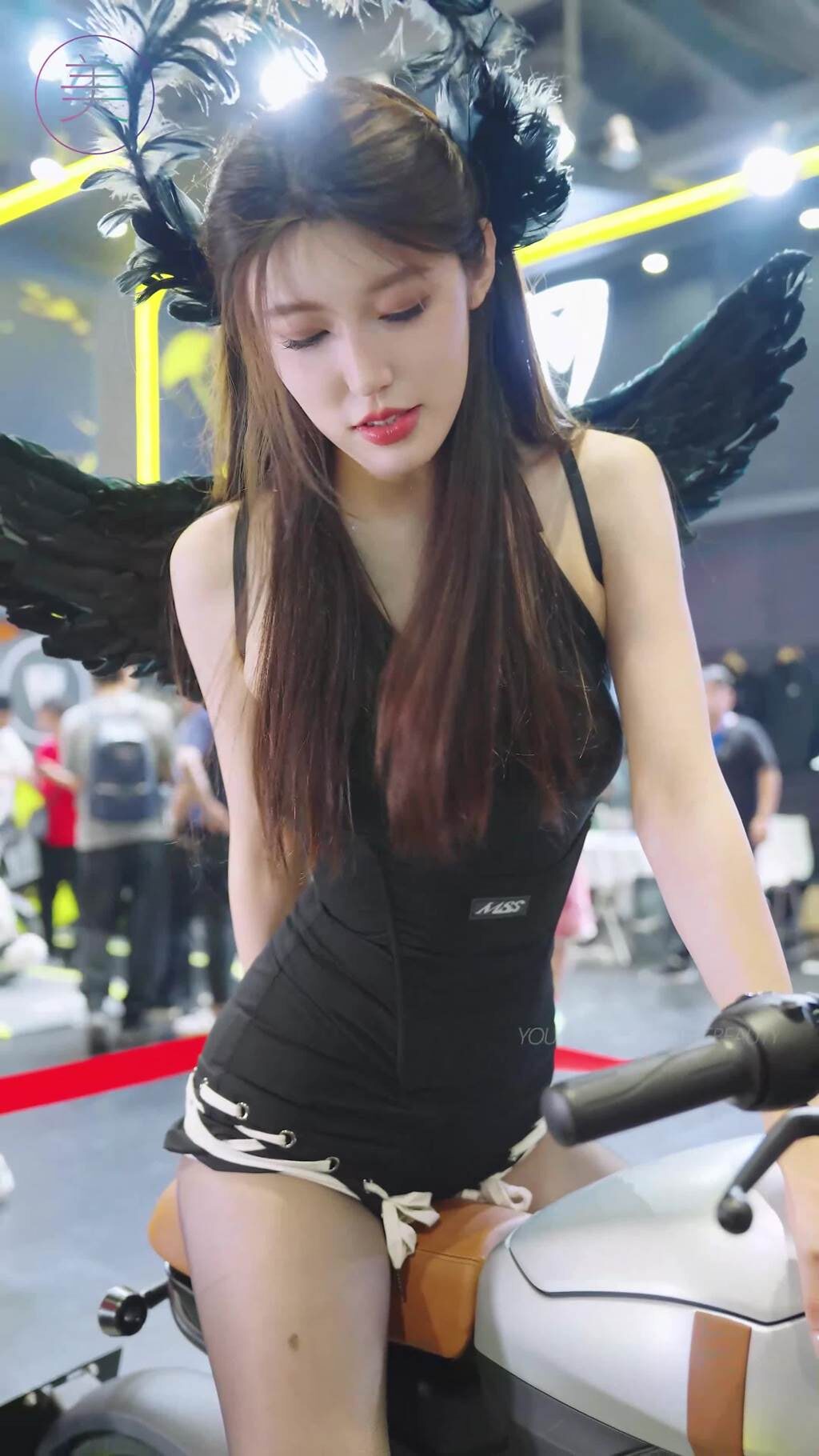 NO.1480 2024 华南电动车展 车模随拍 #小乌苏 黑丝情趣 04[1V/336MB]插图2