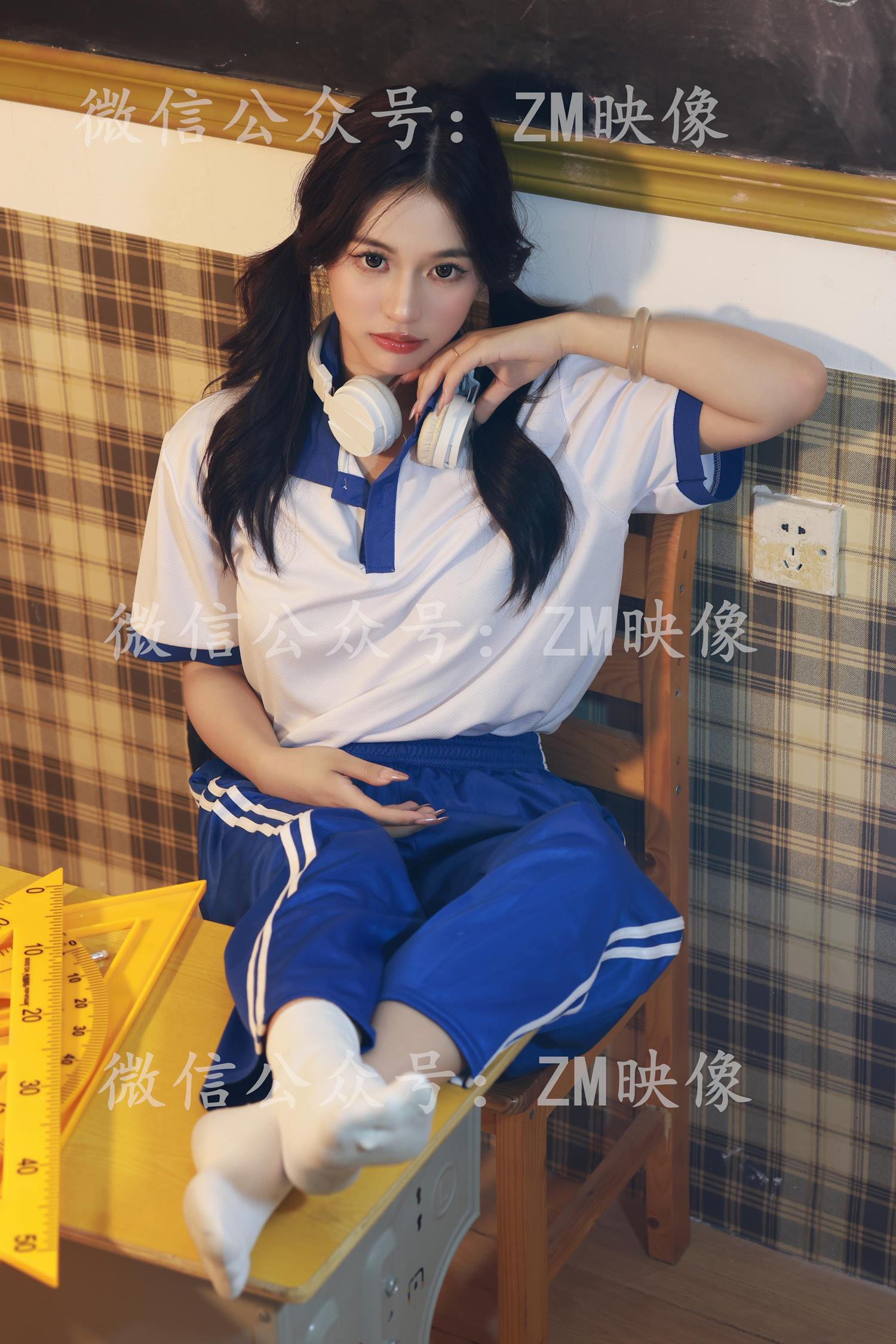 [织梦映像]NO.096 新品学生时代完整版 学生服白棉袜脏脚底[335P/1V/4.58GB]插图