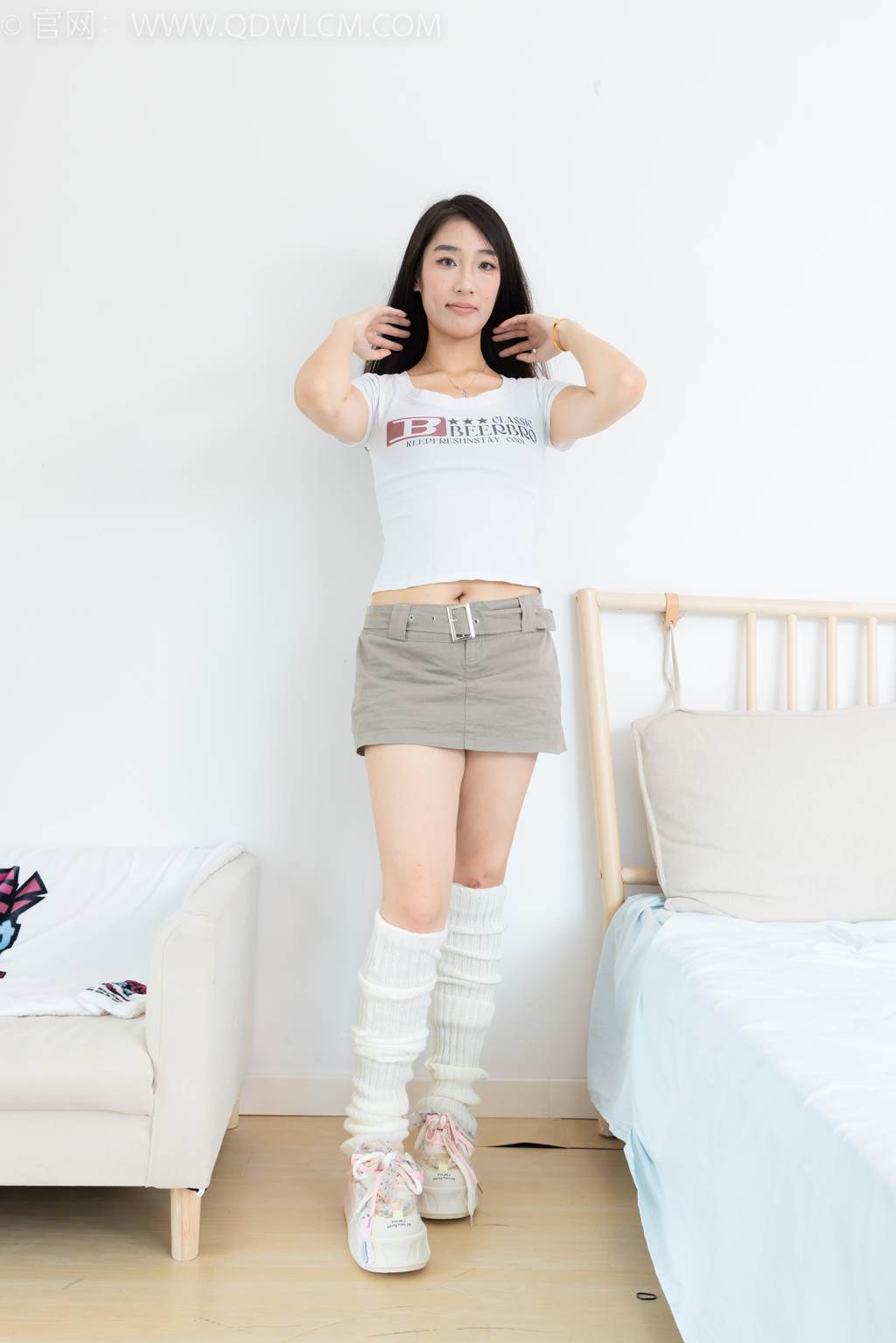 勿恋传媒 NO.2463 小野-板鞋、白棉袜、裸足、堆堆袜套[144P/1V/3.37GB]插图1