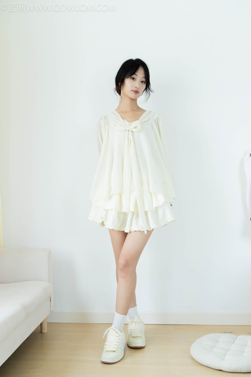 勿恋传媒 NO.2489 南南-板鞋、白棉袜、裸足[150P/1V/3.47GB]插图1