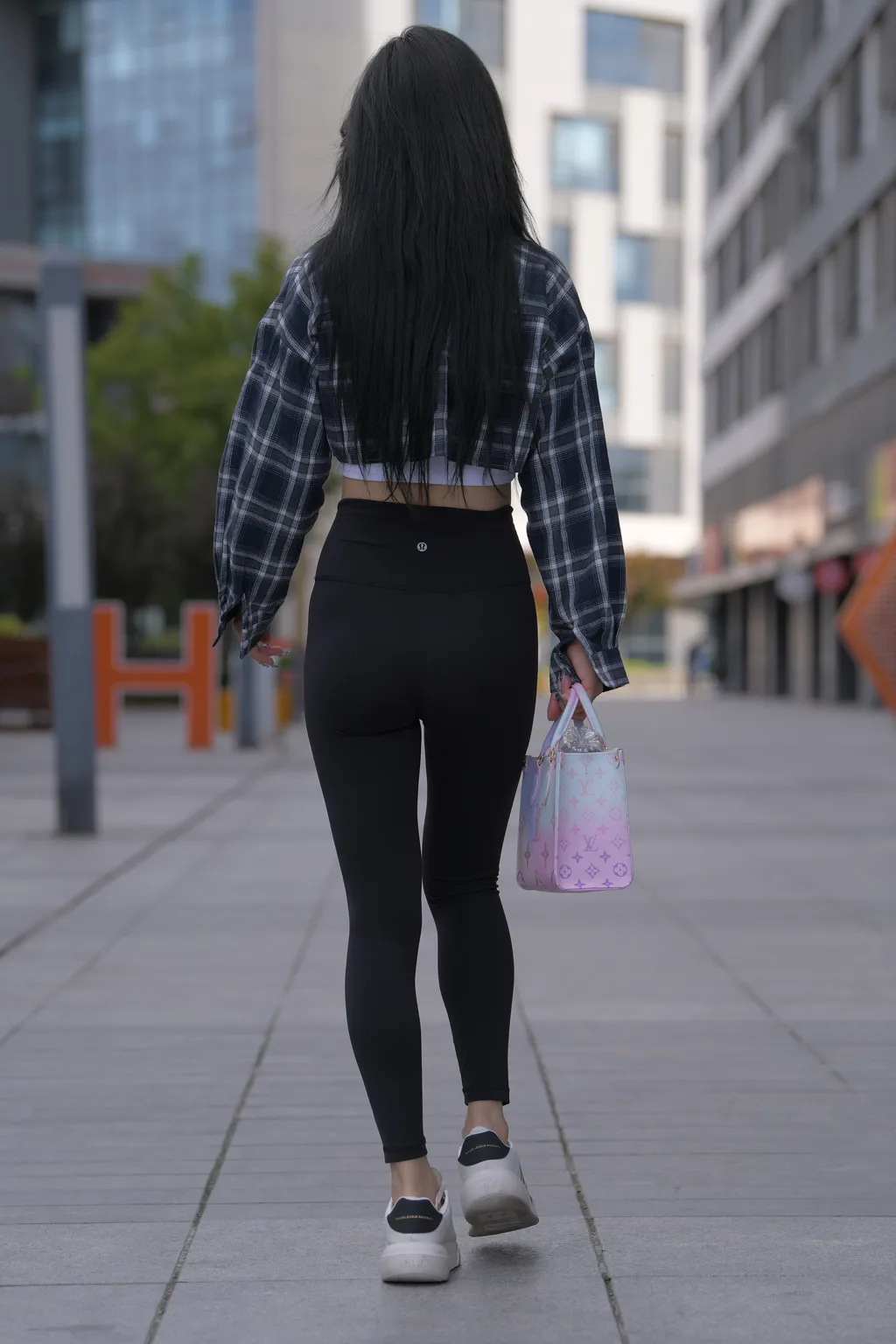 精选街拍作品 NO.6181 一始街拍作品 – 黑色瑜伽裤镁钕[672P/1.24GB]插图1