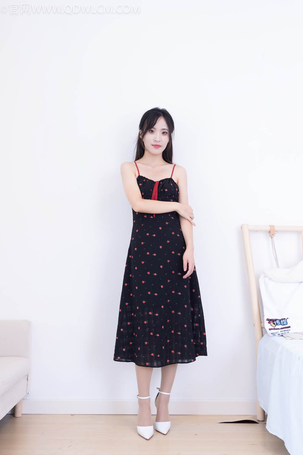 勿恋传媒 NO.2481 辣辣-高跟鞋、薄肉丝[150P/1V/3.72GB]插图1