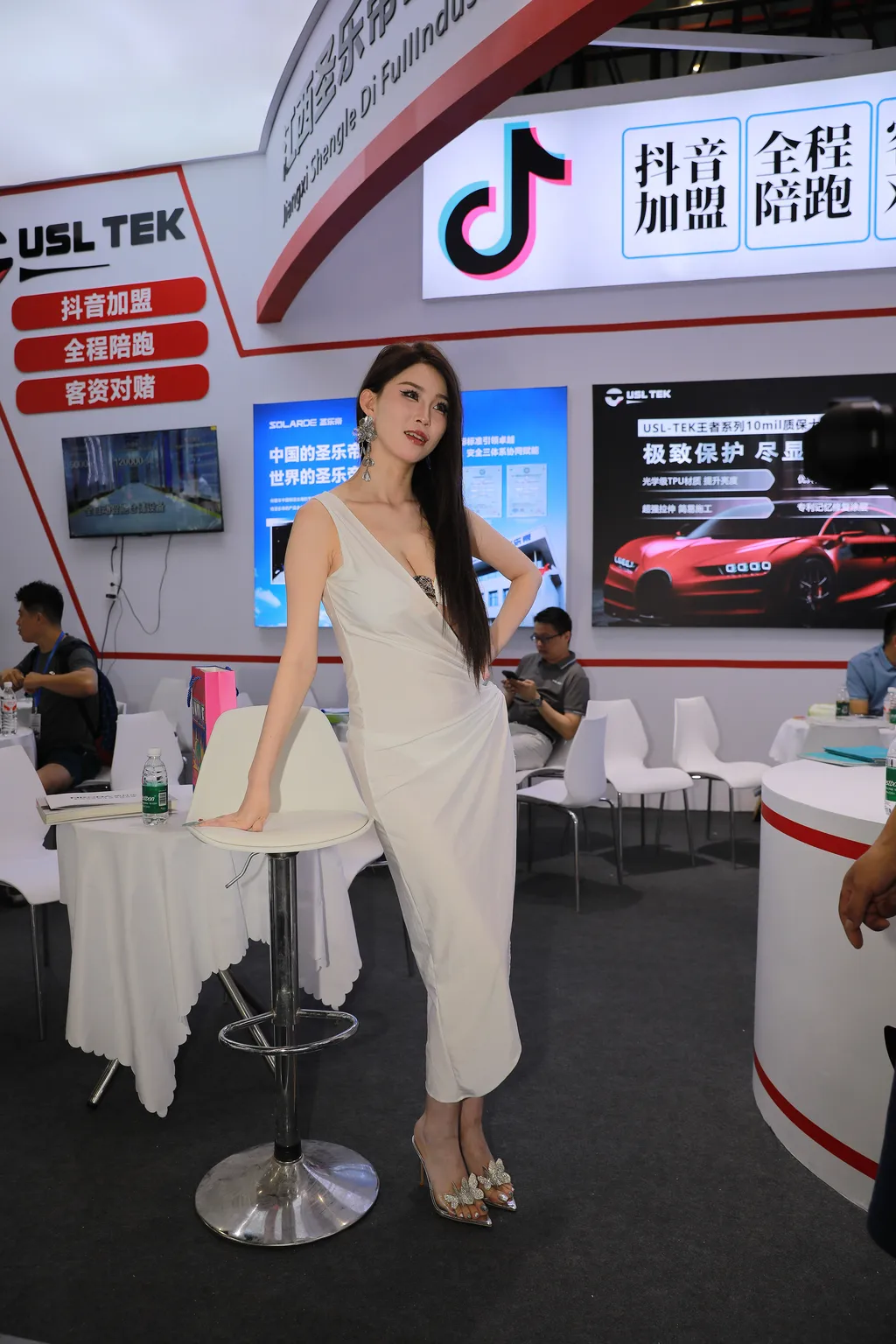 精选街拍作品 NO.6178 超姓感侧开叉白色仅身裙[324P/515MB]插图1