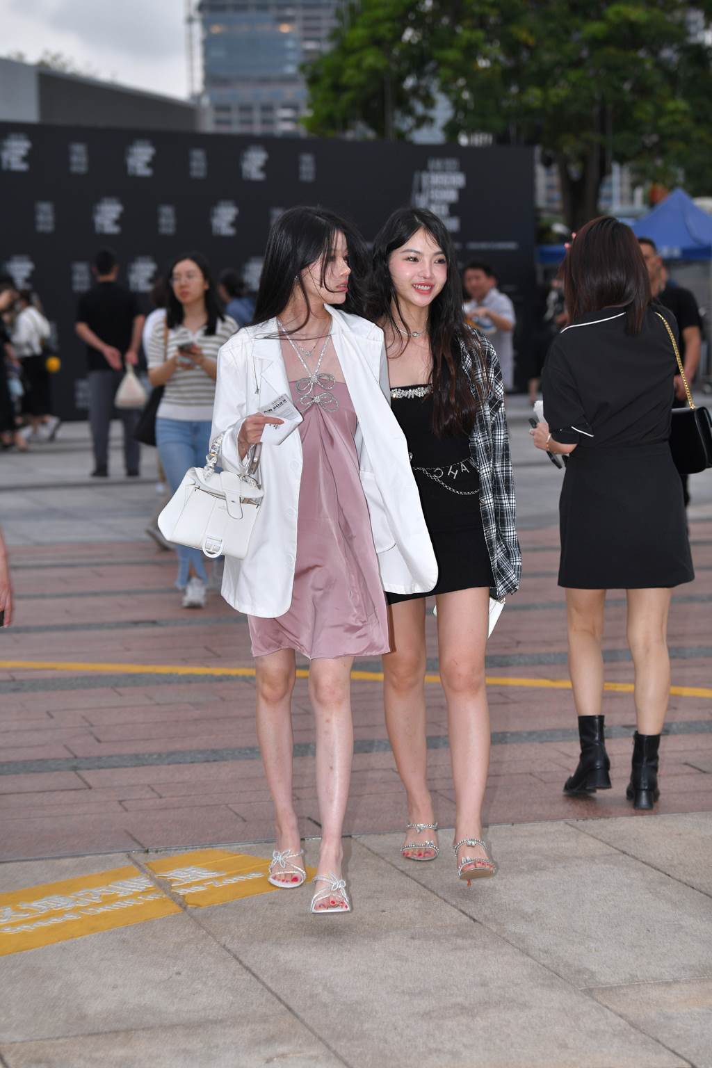 精选街拍作品 NO.6050 甜美清新气质小解解[106P/394MB]插图3