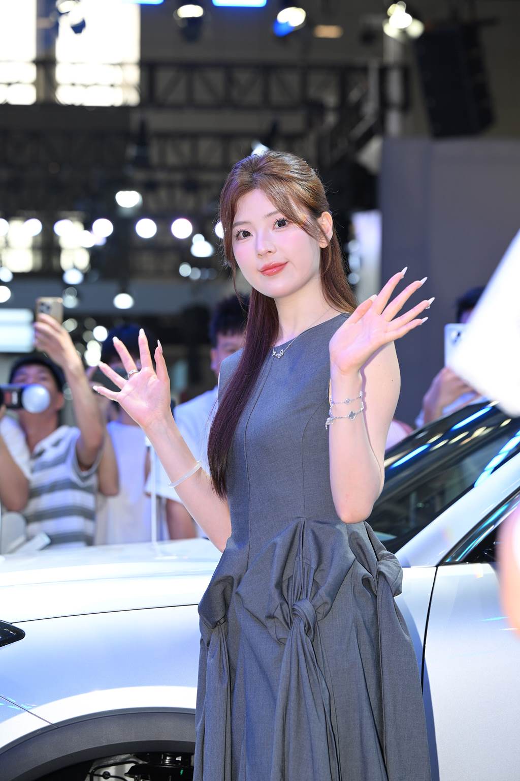 精选街拍作品 NO.6121 灰色长裙[75P/225MB]插图