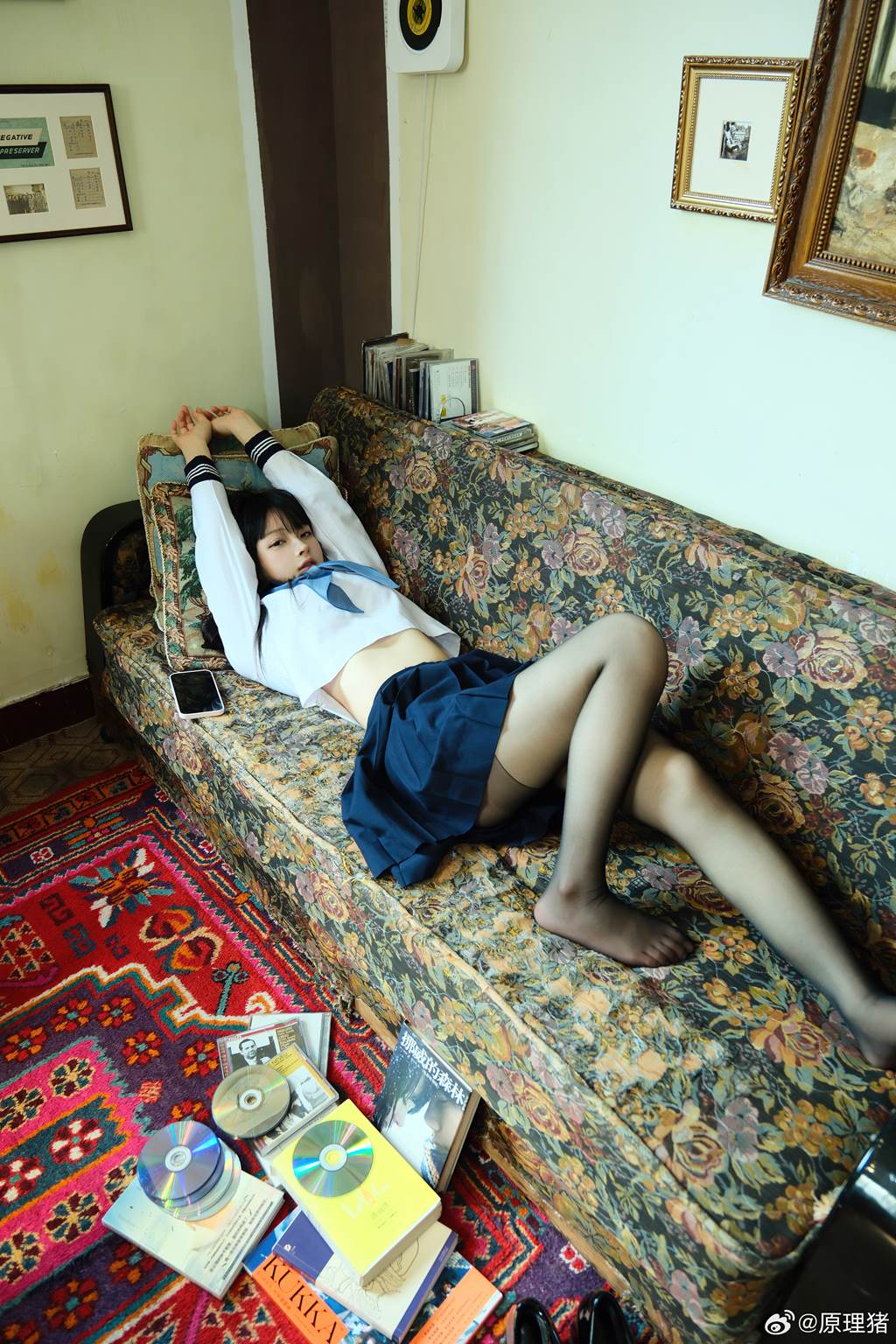 白莉爱吃巧克力 – 原理猪 闺房JK[19P/732MB]插图2