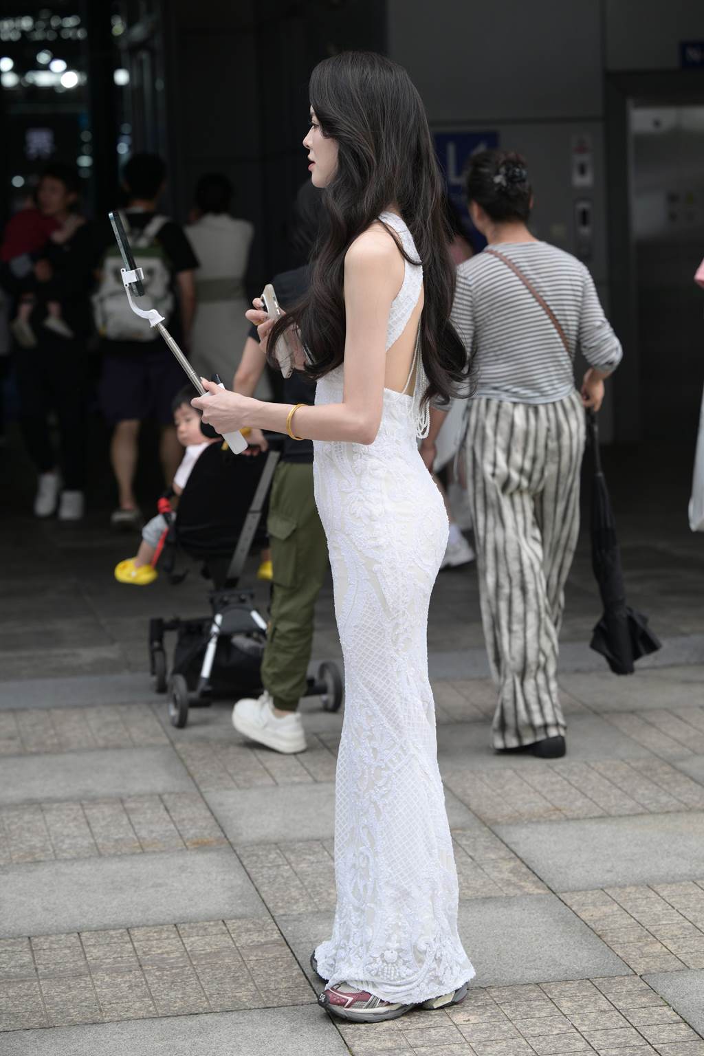 精选街拍作品 NO.6053 白裙女主持[107P/258MB]插图