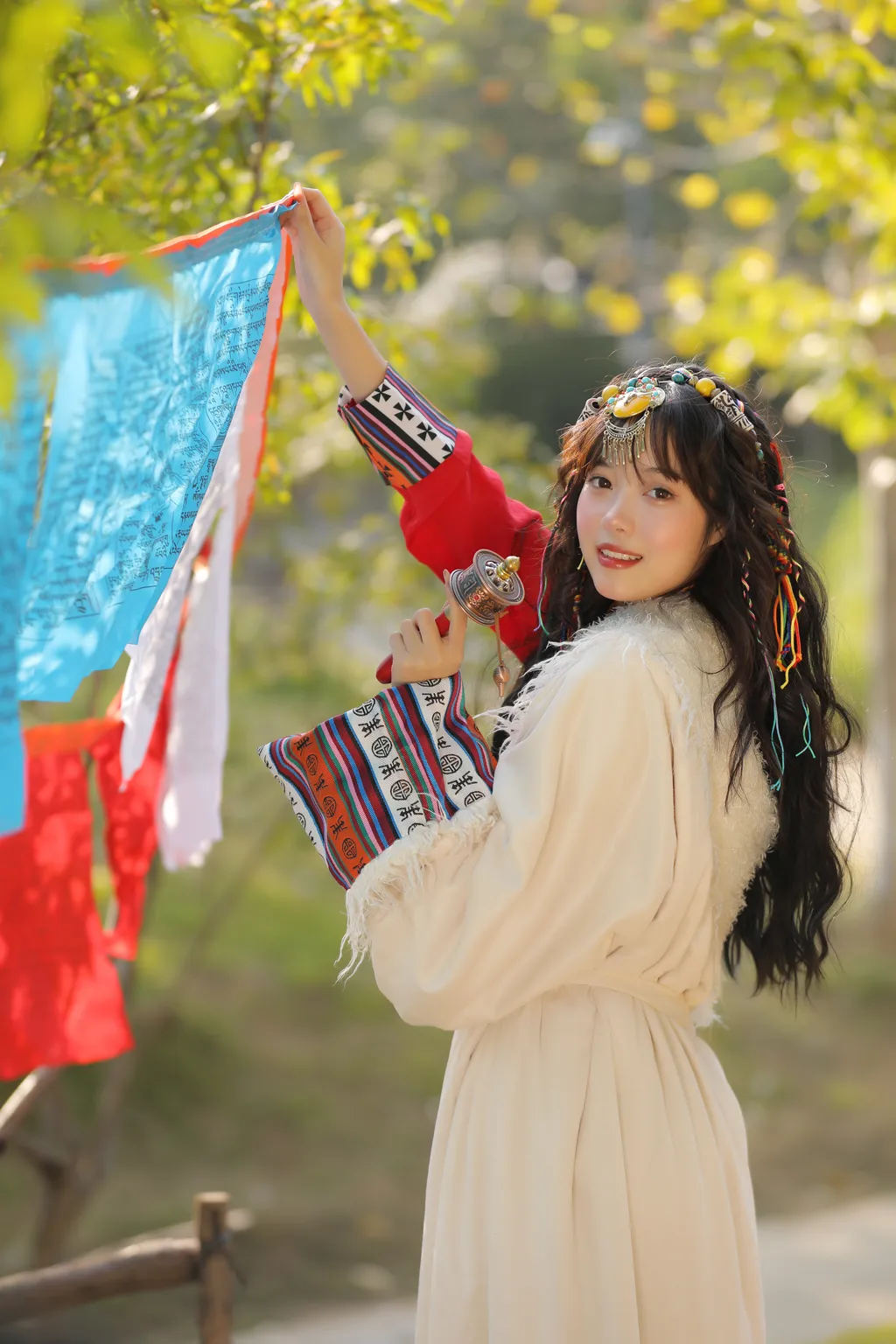 [YITUYU艺图语]2022.11.11 小卓玛 小薇人儿[32+1P/380MB]插图1