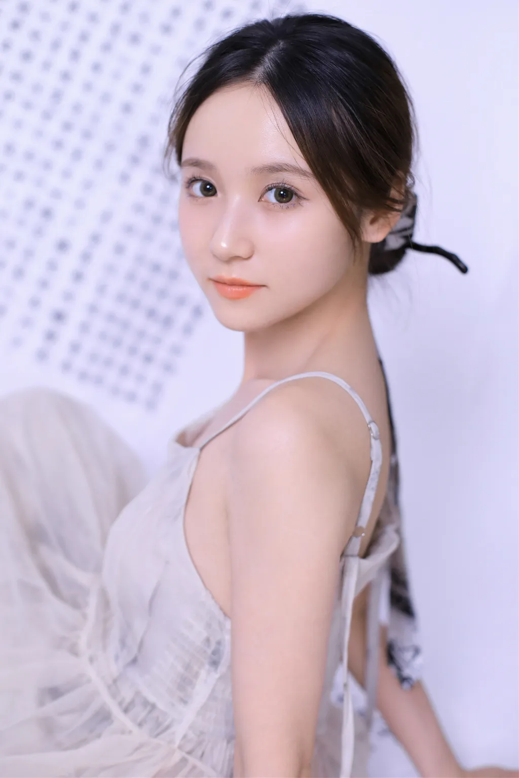 [YITUYU艺图语]2022.11.12 坐看闲庭听书语 不爱奶糖[25+1P/222MB]插图3