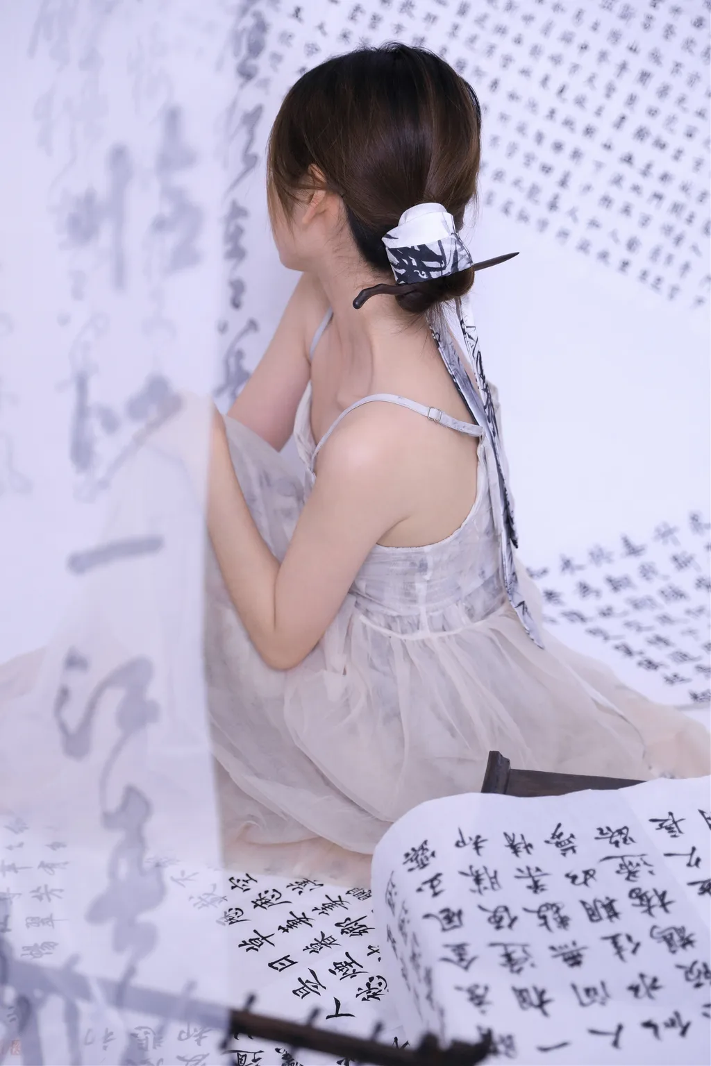 [YITUYU艺图语]2022.11.12 坐看闲庭听书语 不爱奶糖[25+1P/222MB]插图