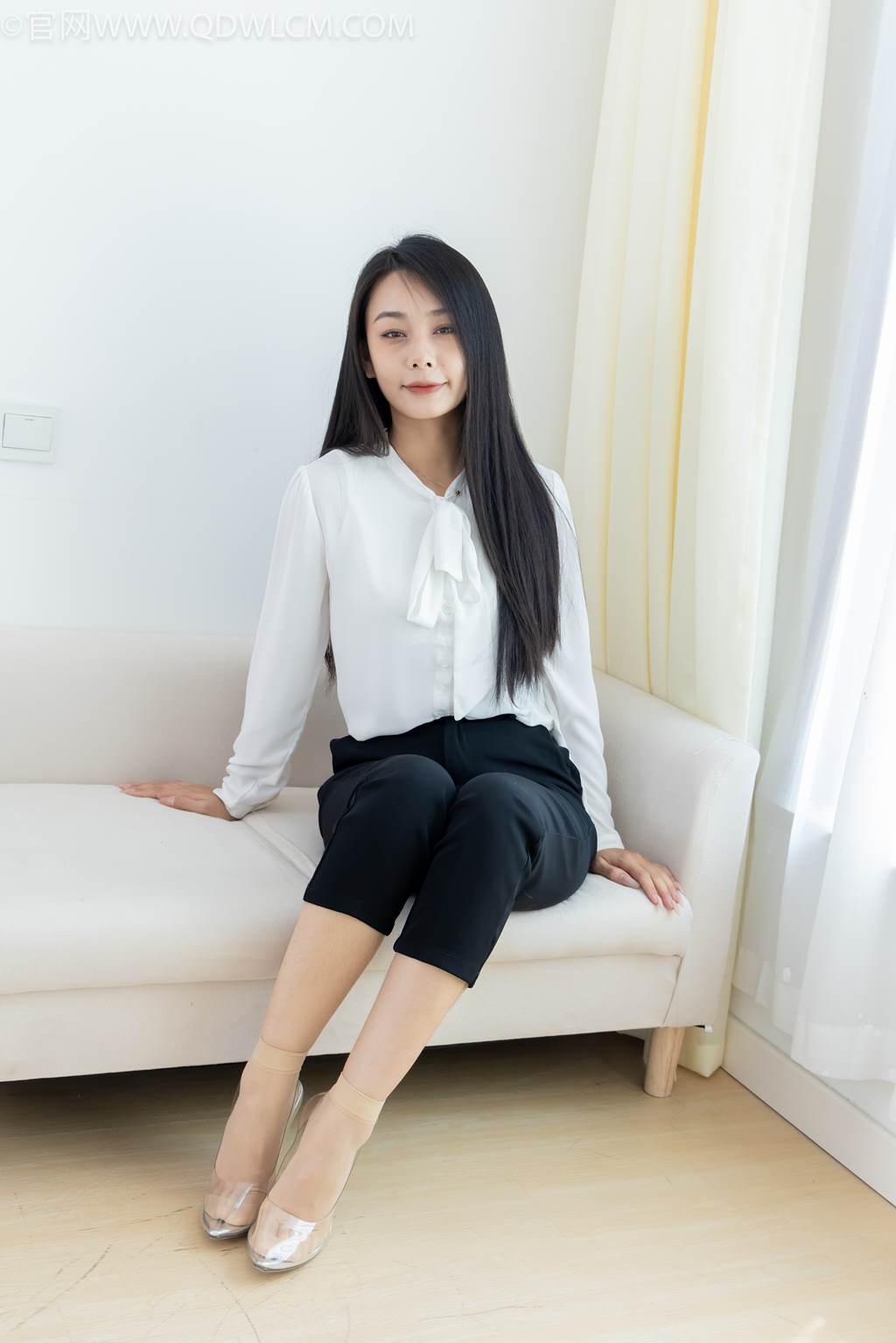 勿恋传媒 NO.2451 岚岚-高跟鞋、短肉丝、裸足、剪指甲剧情[160P/1V/4.76GB]插图