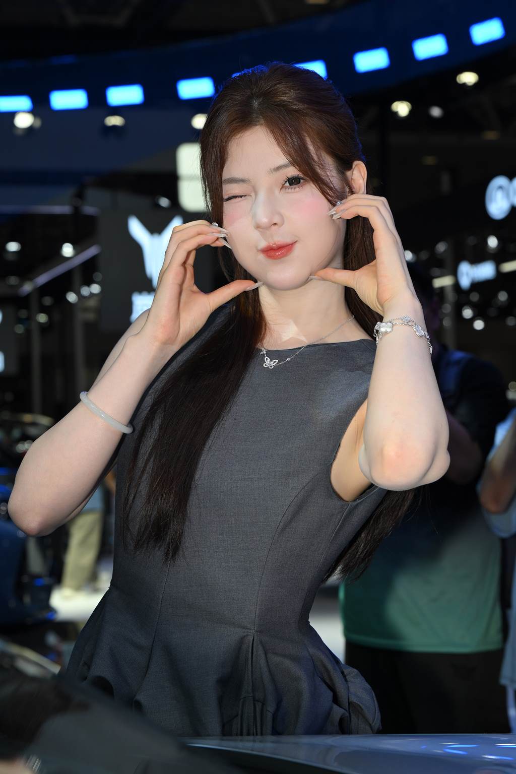 精选街拍作品 NO.6121 灰色长裙[75P/225MB]插图1