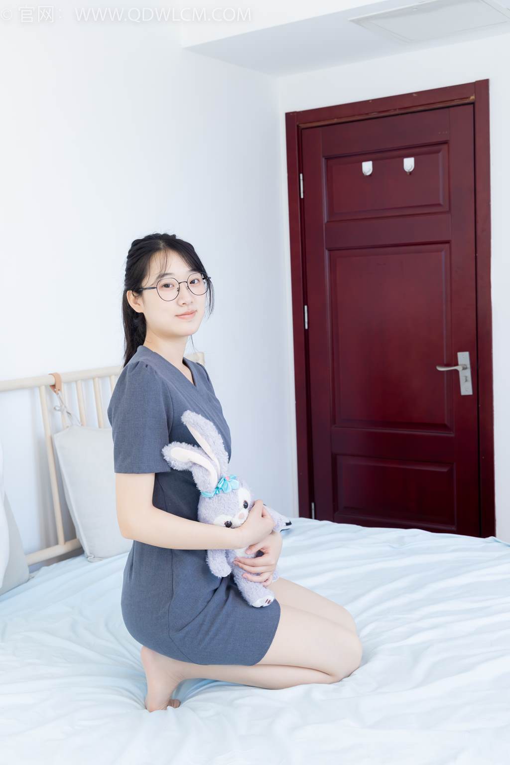 勿恋传媒 NO.2466 小椿-三双高跟鞋、薄肉丝、裸足[150P/1V/5.58GB]插图3