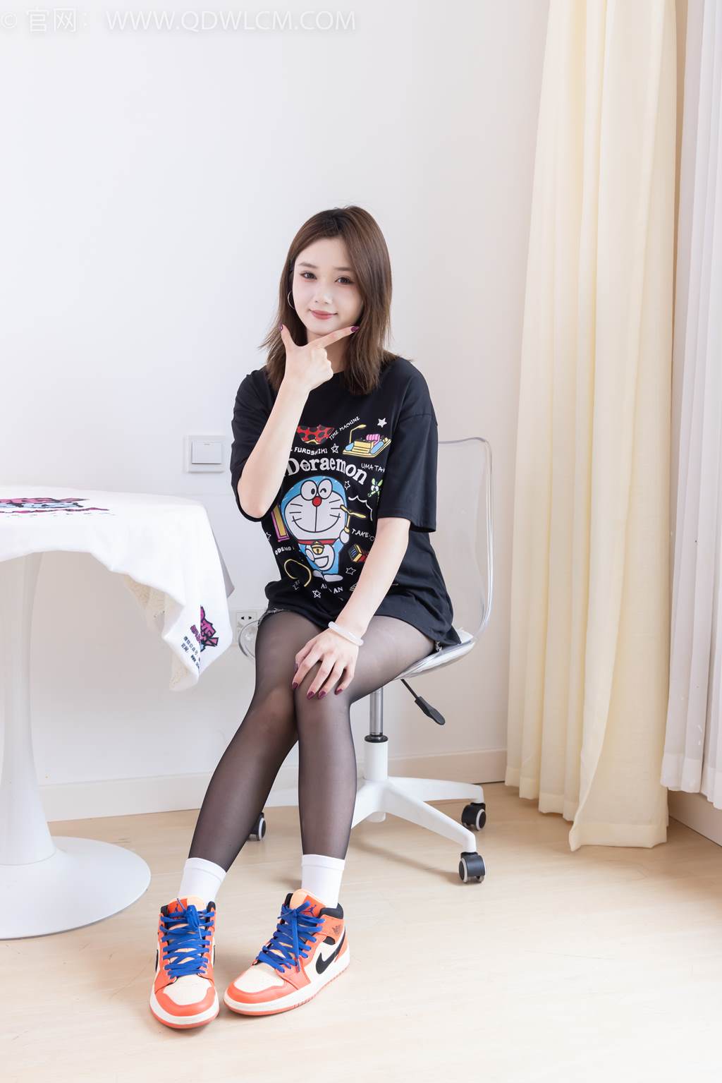 勿恋传媒 NO.2473 橙子-板鞋、白棉袜、薄黑丝[160P/1V/3.82GB]插图2