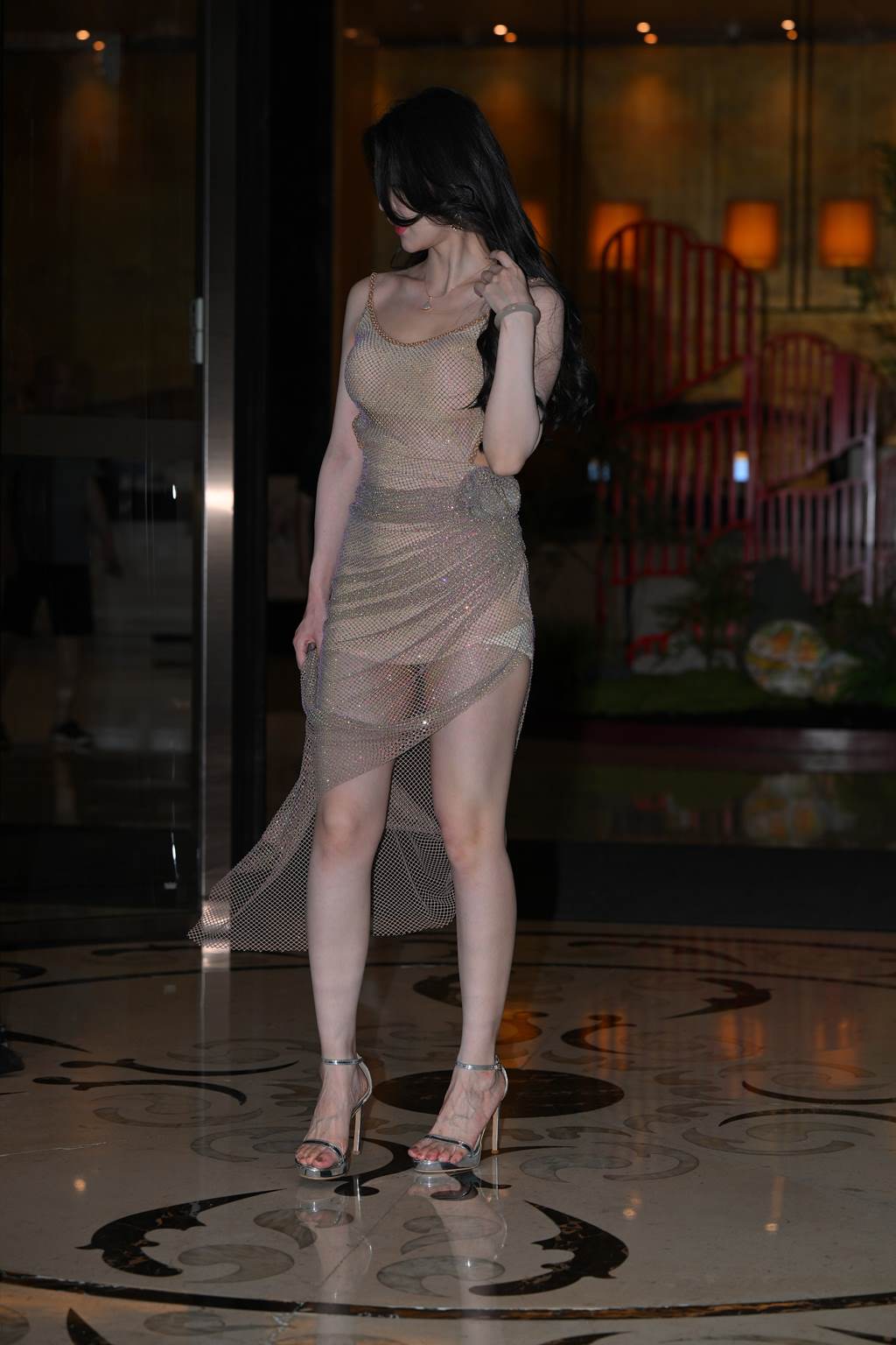 精选街拍作品 NO.6085 棕色缕空长裙[77P/238MB]插图1