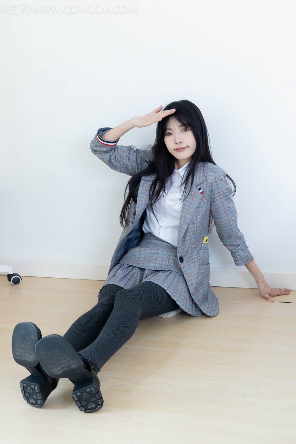 勿恋传媒 NO.2479 茯苓-皮鞋、厚灰连裤棉袜[160P/1V/4.55GB]插图3