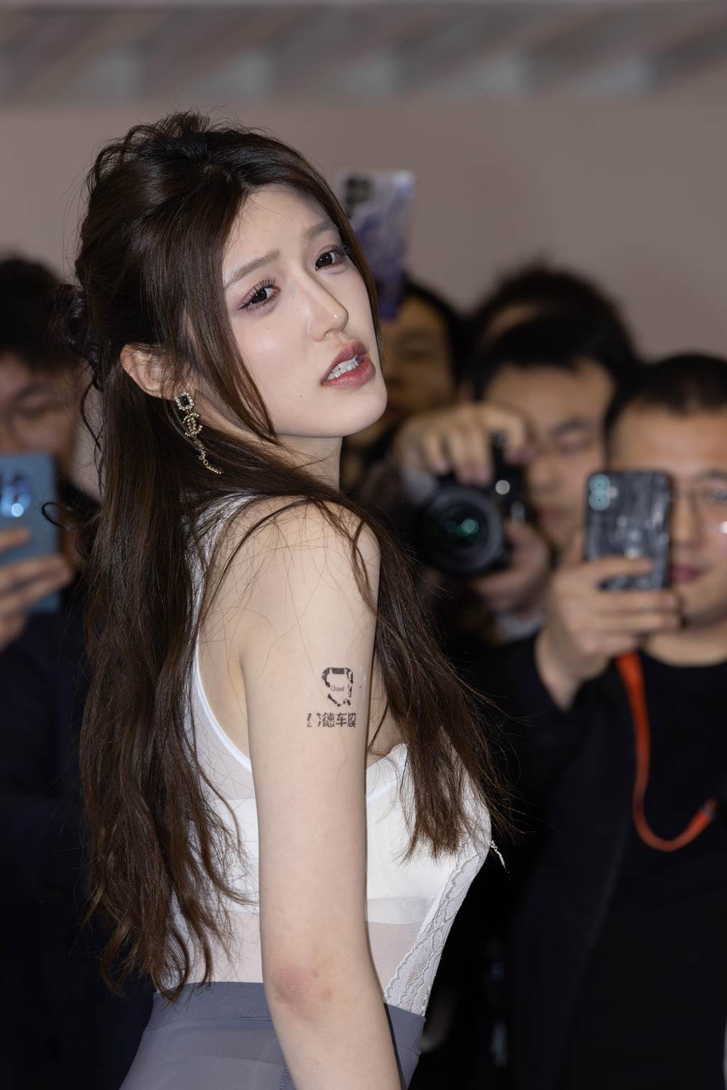 精选街拍作品 NO.6139 薄纱姓感灰裙[154P/413MB]插图1