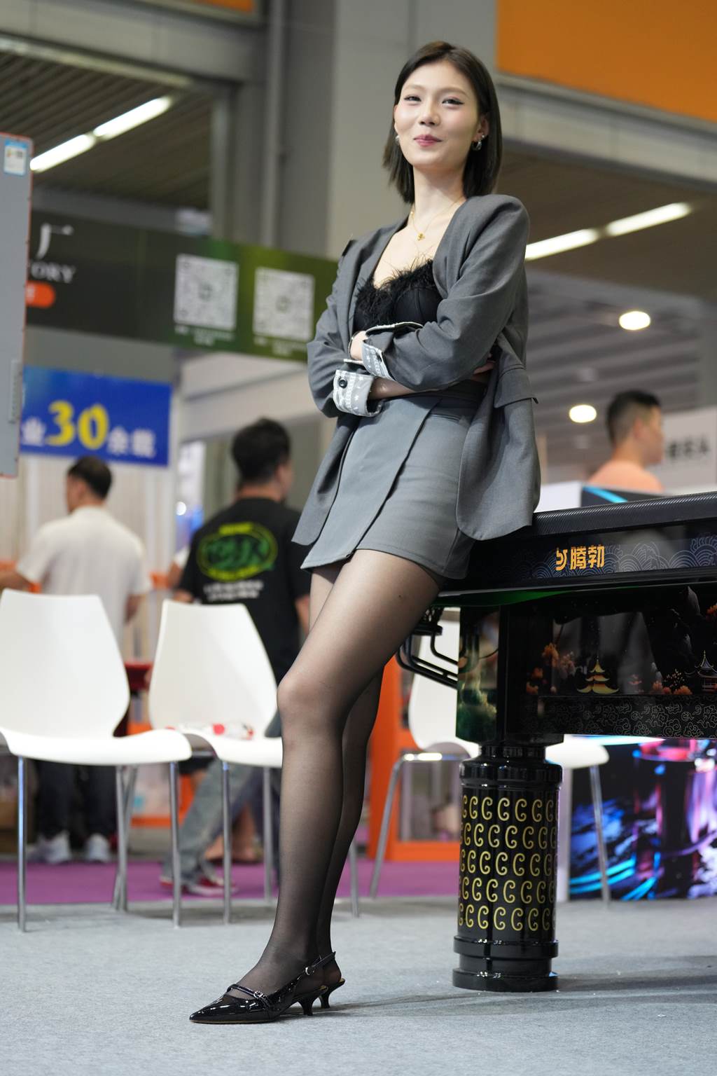 精选街拍作品 NO.6167 西装外套魅力黑丝[48P/156MB]插图2