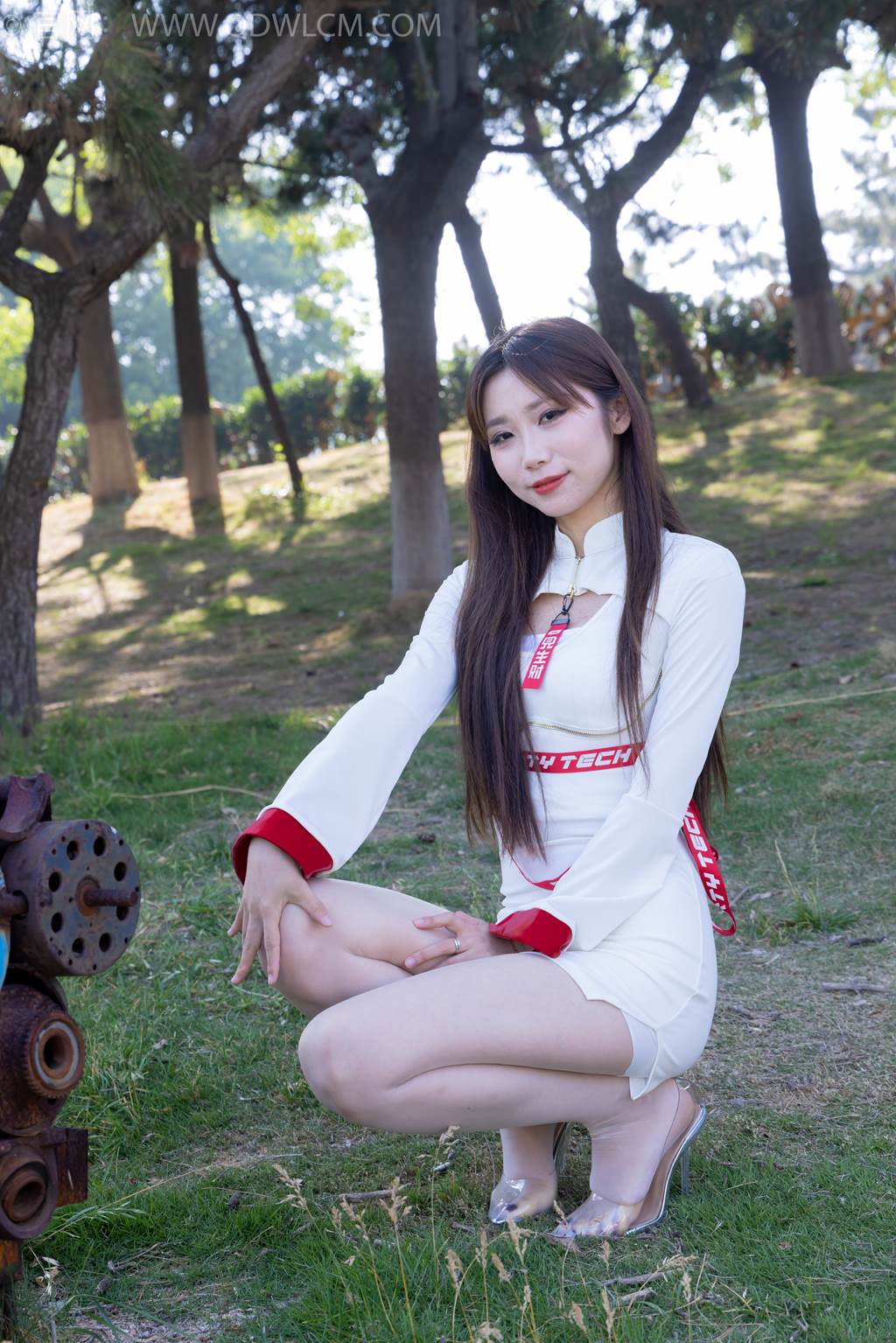 勿恋传媒 NO.2471 泡泡-高跟鞋、油亮薄白丝[180P/1V/4.71GB]插图2