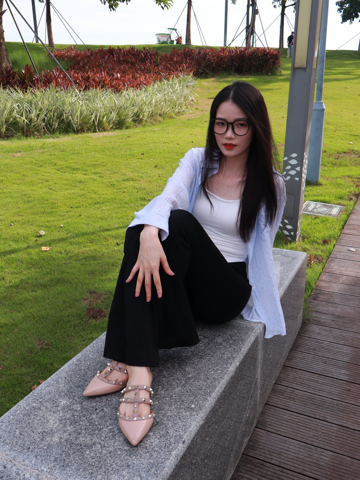 黑框眼镜小妹 裸足 某个人摄影师原创约拍 17号作品 [284P/37V/6.6G]插图