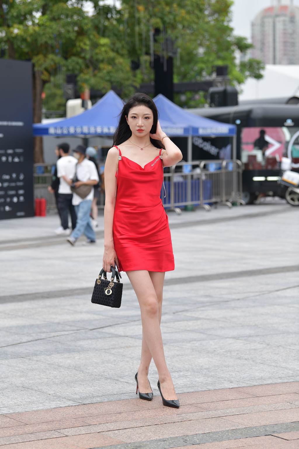 精选街拍作品 NO.6130 红色吊带裙魅力无限[103P/292MB]插图2