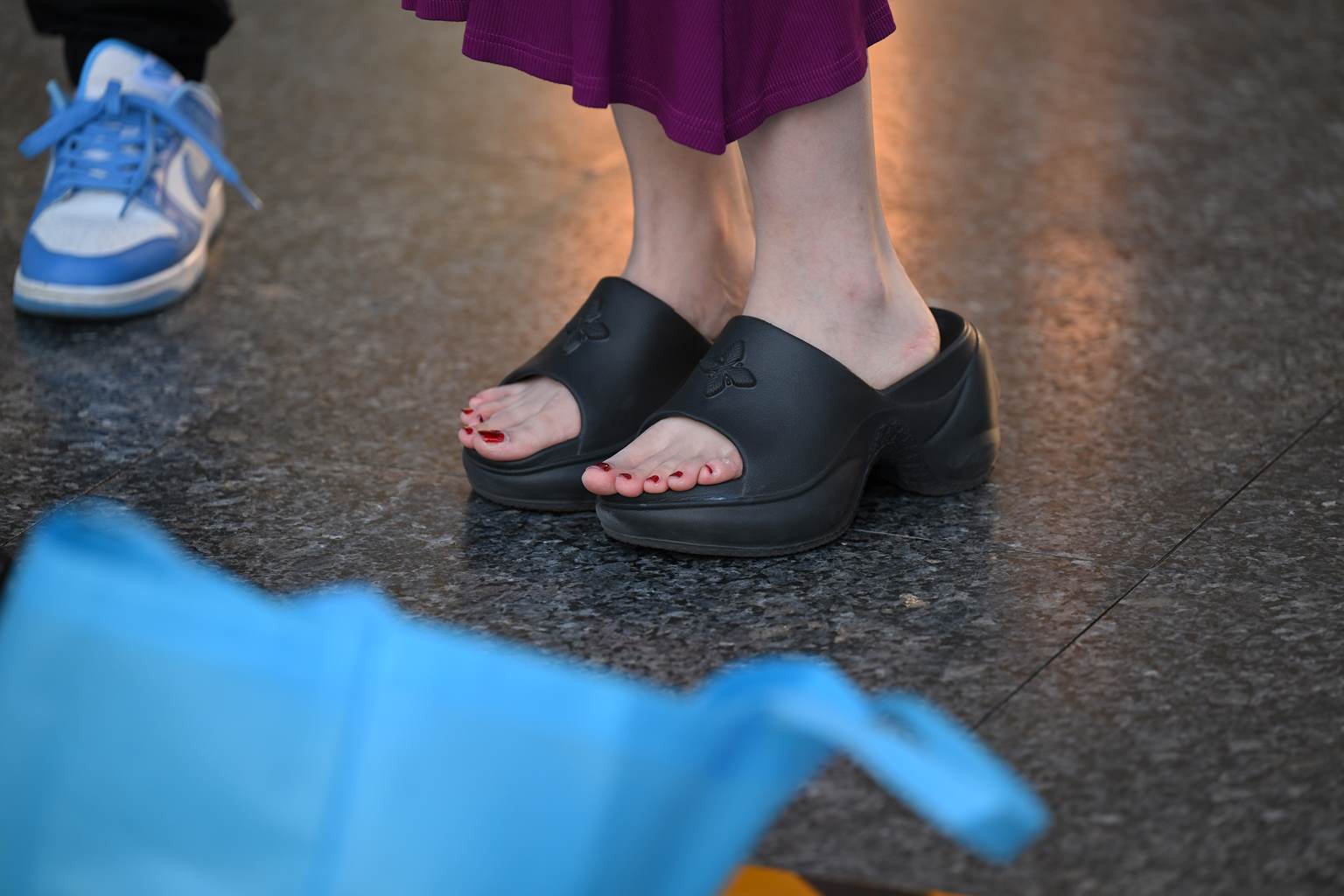 精选街拍作品 NO.6104 紫色吊带长裙[105P/277MB]插图1