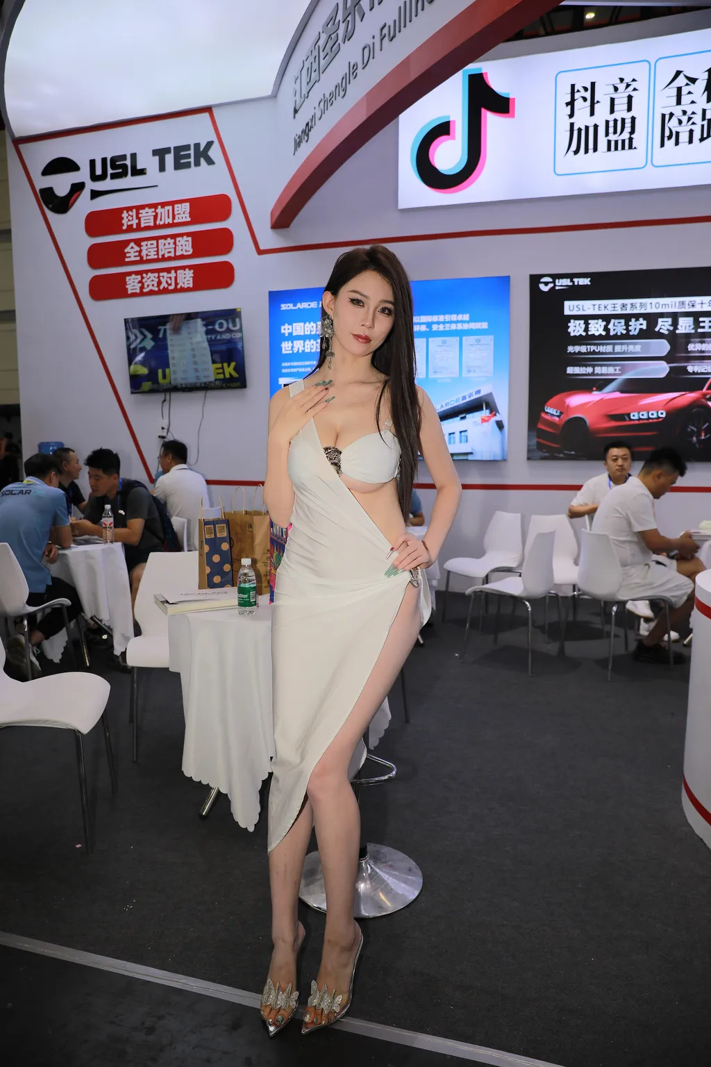 精选街拍作品 NO.6178 超姓感侧开叉白色仅身裙[324P/515MB]插图