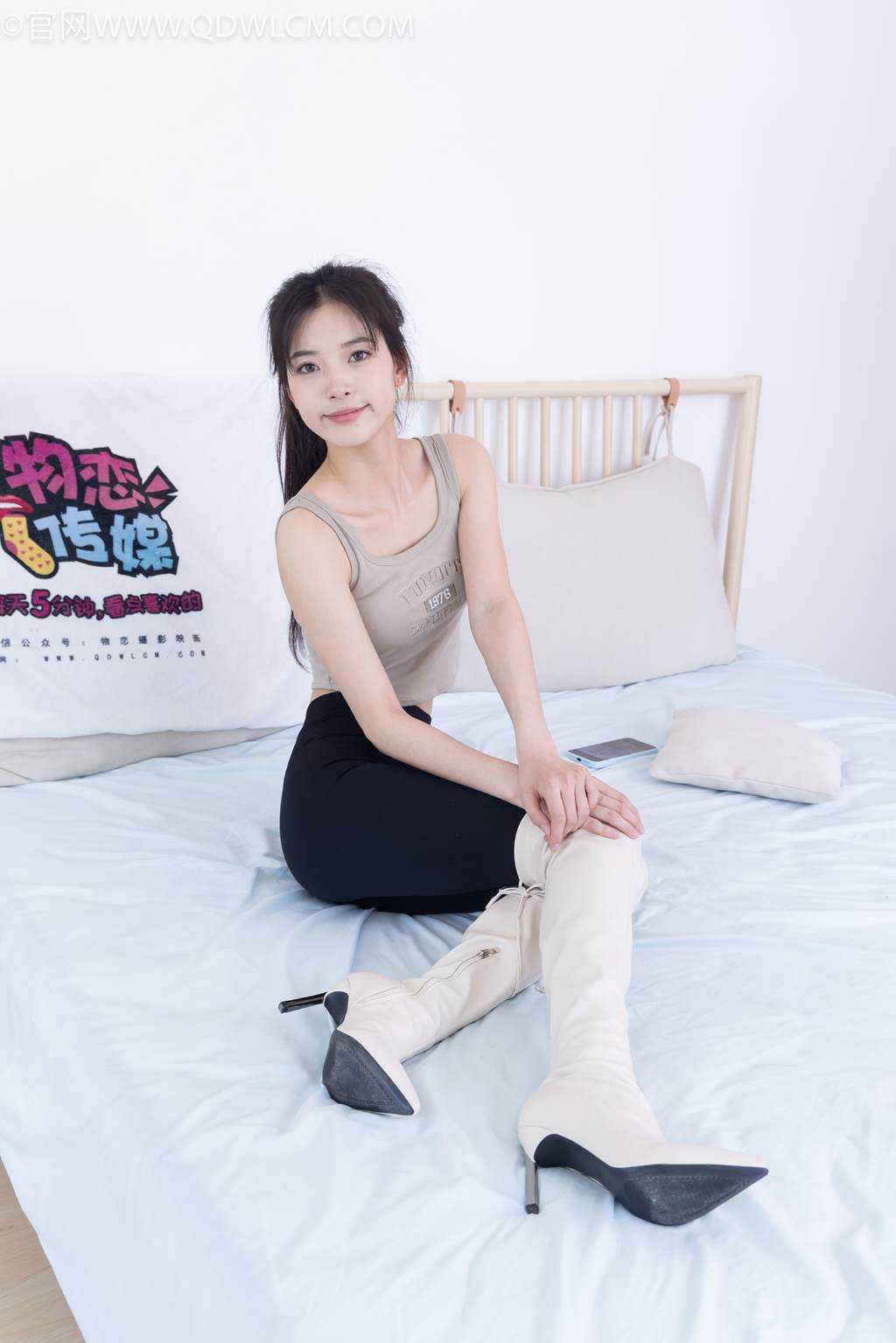 勿恋传媒 NO.2490 茯苓-长靴、白棉袜、裸足[180P/1V/4.14GB]插图