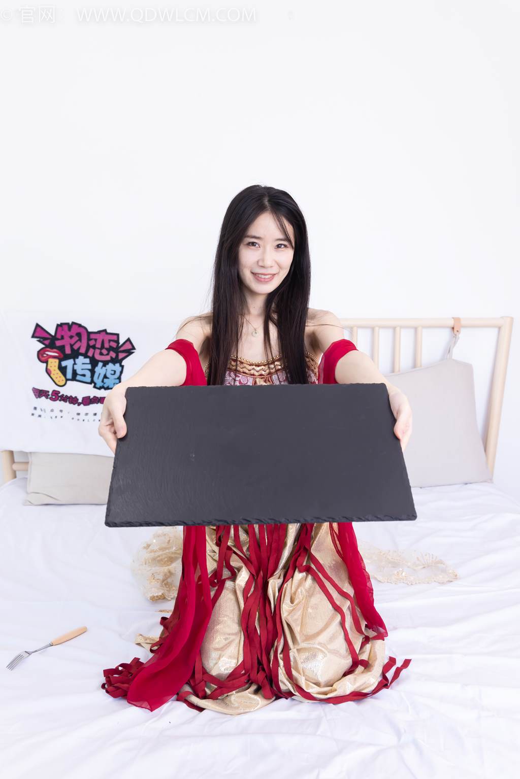 勿恋传媒 NO.2472 菜菜-高跟鞋、薄白丝、裸足[265P/1V/5.23GB]插图3