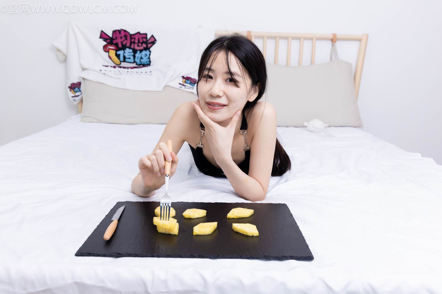 勿恋传媒 NO.2486 菜菜-高跟鞋、厚黑丝、裸足[284P/1V/6.02GB]插图3