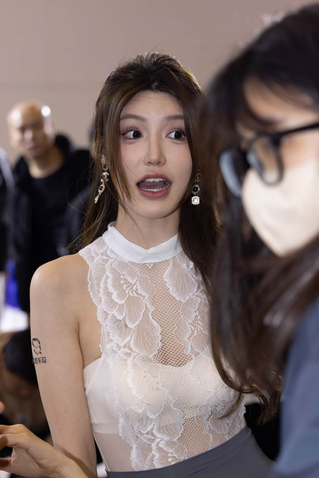 精选街拍作品 NO.6139 薄纱姓感灰裙[154P/413MB]插图2