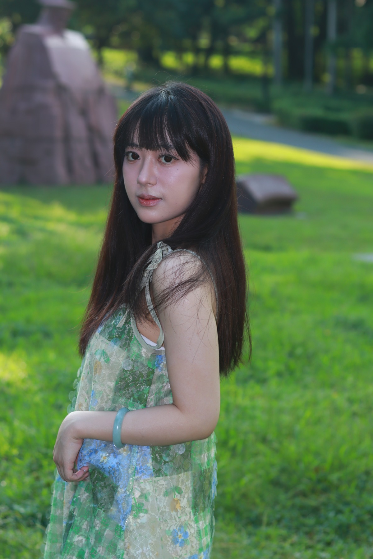 网荭级颜值小妹 某个人摄影师原创约拍 20号作品 [333P/12V/4.8G]插图