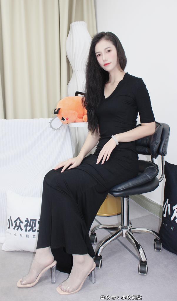 小众视觉 045-思思姐长裙丝袜裸足高跟鞋 [137P/1V/5.73G]插图