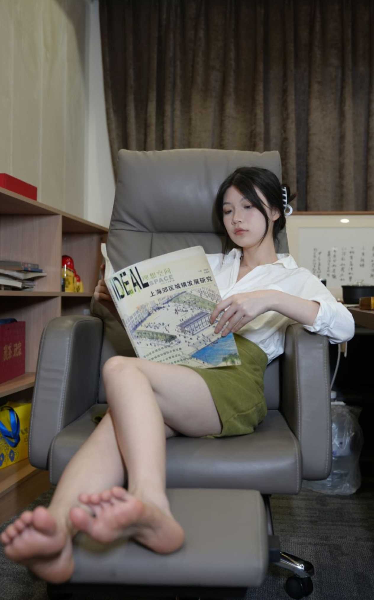 青柠印画-101小小 女老板润足霜[200P/2V/8.82G]插图3