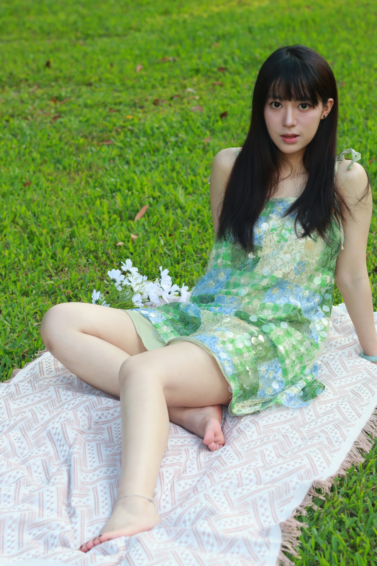 网荭级颜值小妹 某个人摄影师原创约拍 20号作品 [333P/12V/4.8G]插图4