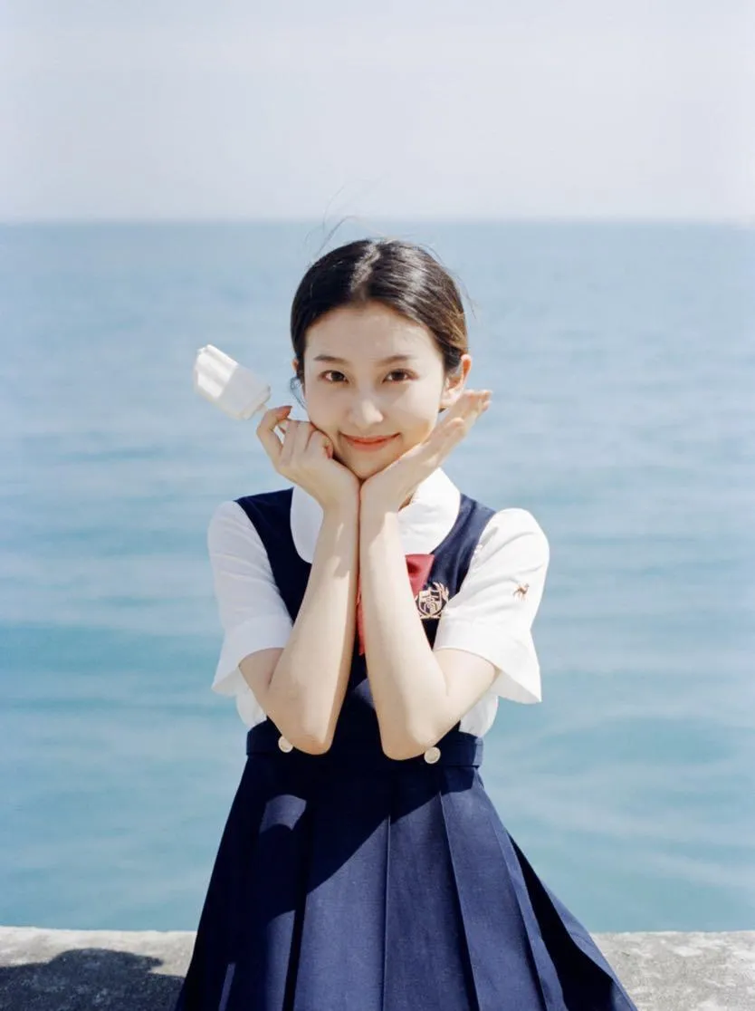 旅行拍照也有万能姿势，8个实用姿势，拍出漂亮旅行人像作品插图8